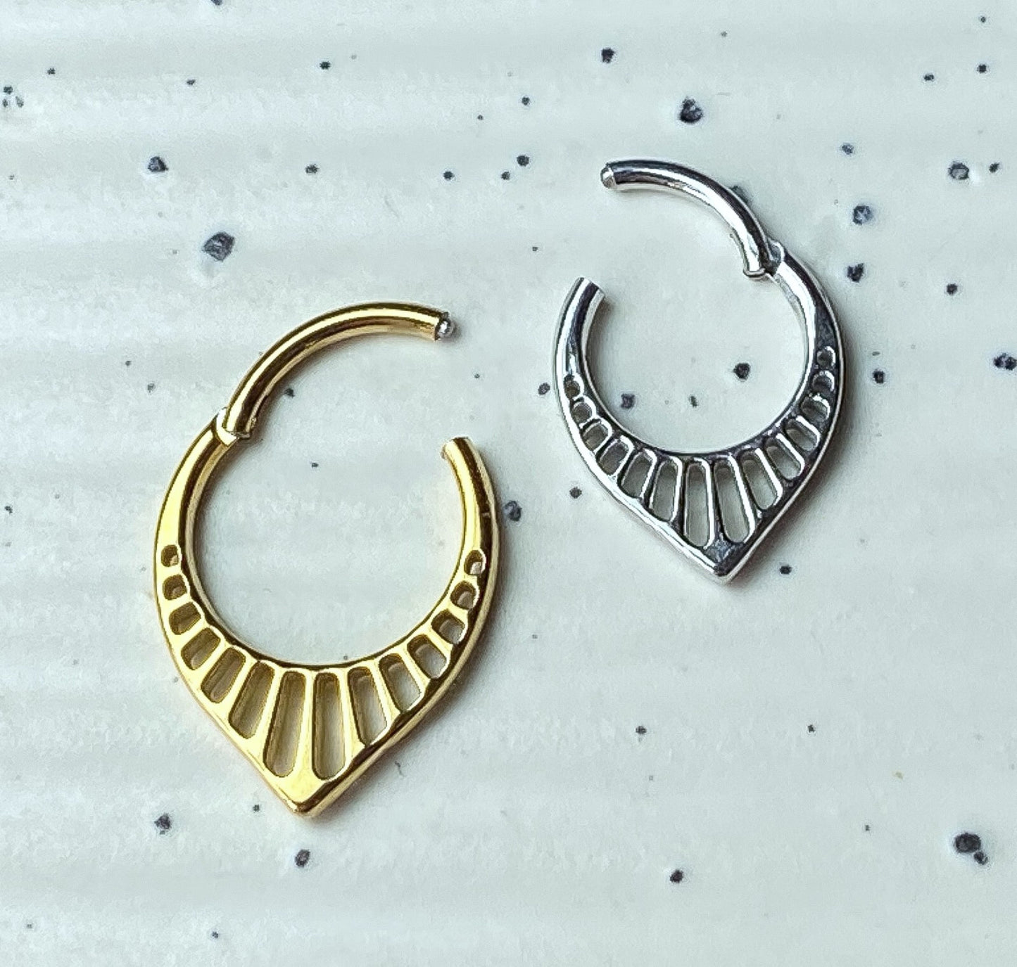 1pc Slotted Chevron Hinged Segment Ring Helix Septum Clicker Body Jewelry