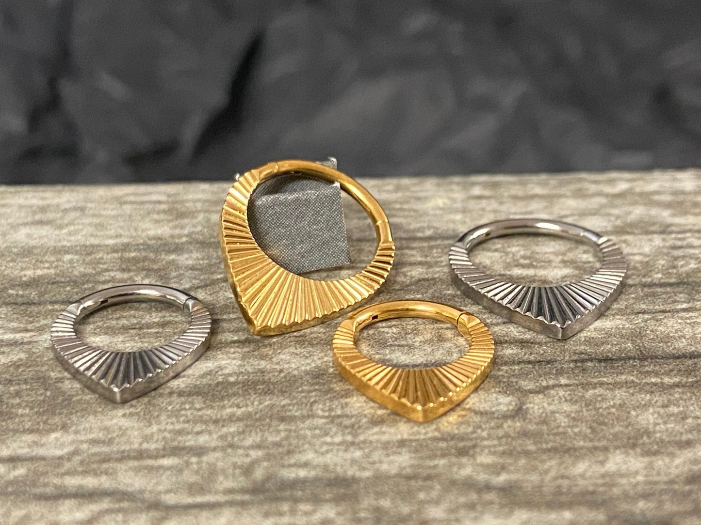 1pc Solid Titanium Cuts Teardrop Hinged Segment Ring Septum Tear Drop Clicker