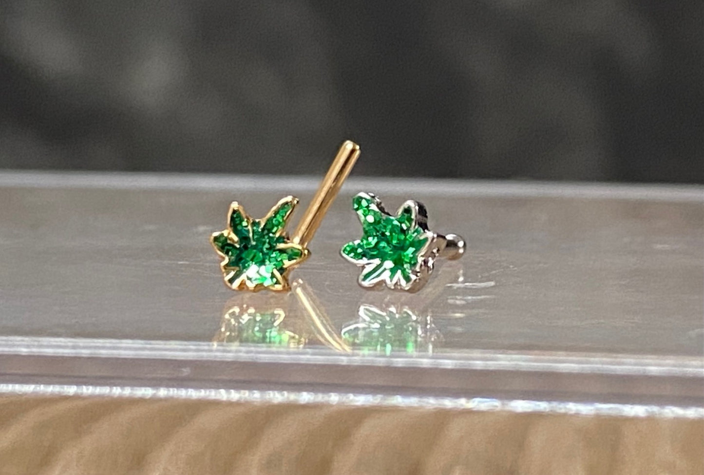 1pc Glittery Marijuana Leaf Top 20g L-Bend or Stud Nose Ring Surgical Steel Pot