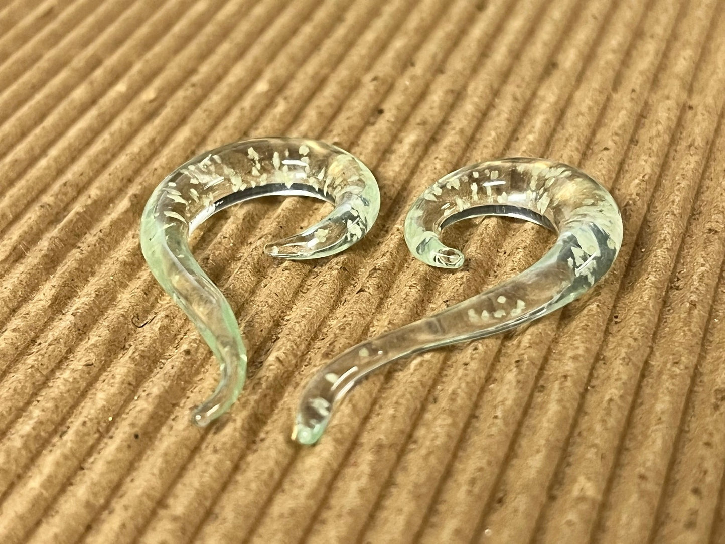 PAIR Glow in the Dark Glass Spiral Hanging Tapers Expanders Plugs Gauges