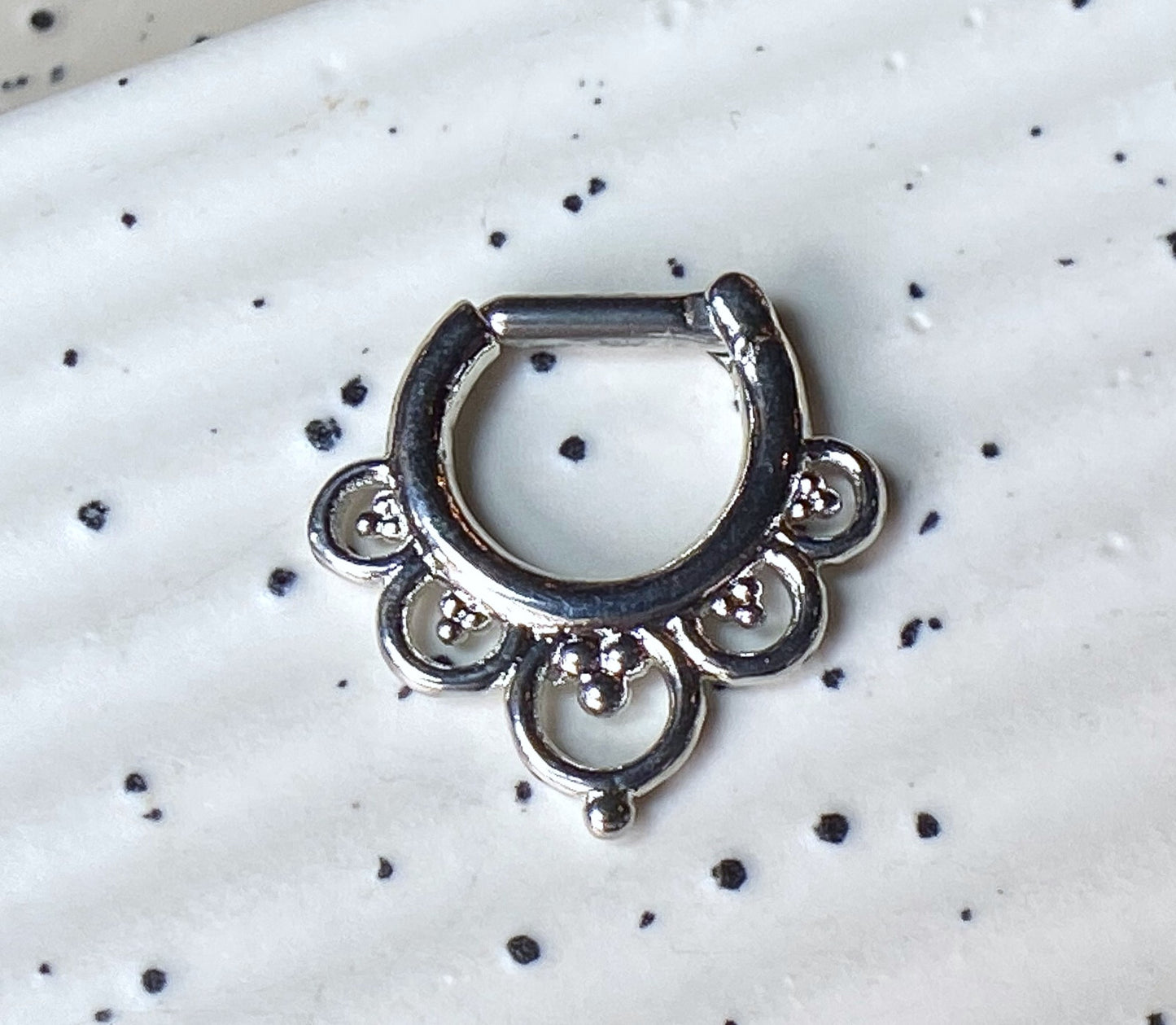 1pc Flower Petals Septum Clicker 316L Surgical Steel 14g or 16g Nose Ring