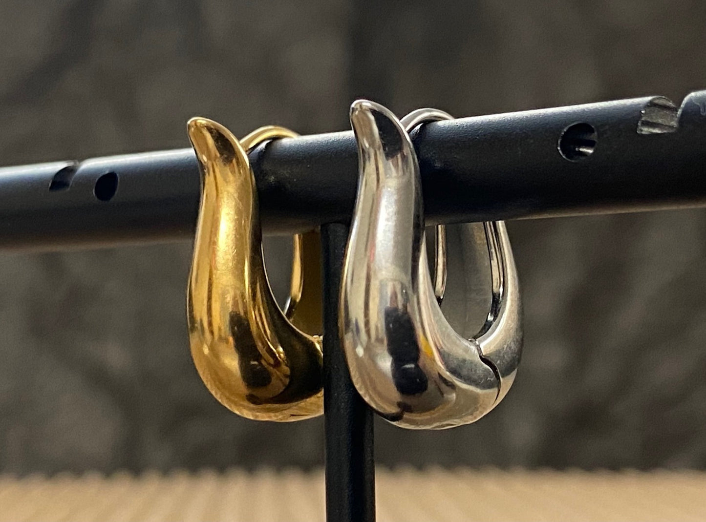 PAIR Wide Tulip Shape Hinged Hoop Earrings 316L Stainless Steel Hinge Action 18g