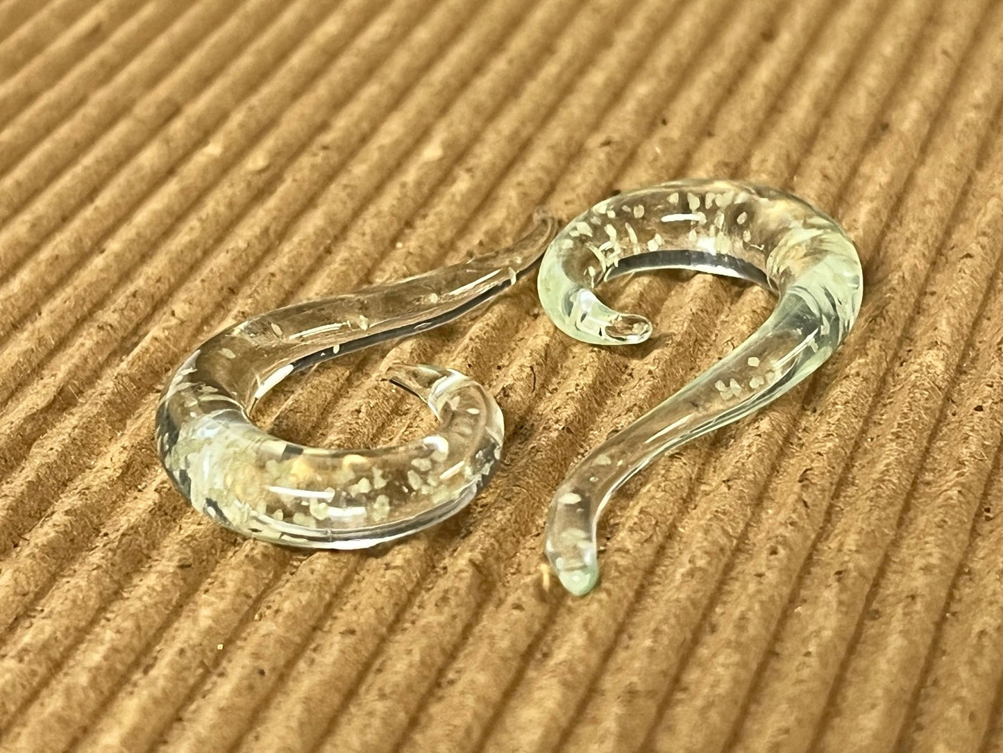 PAIR Glow in the Dark Glass Spiral Hanging Tapers Expanders Plugs Gauges