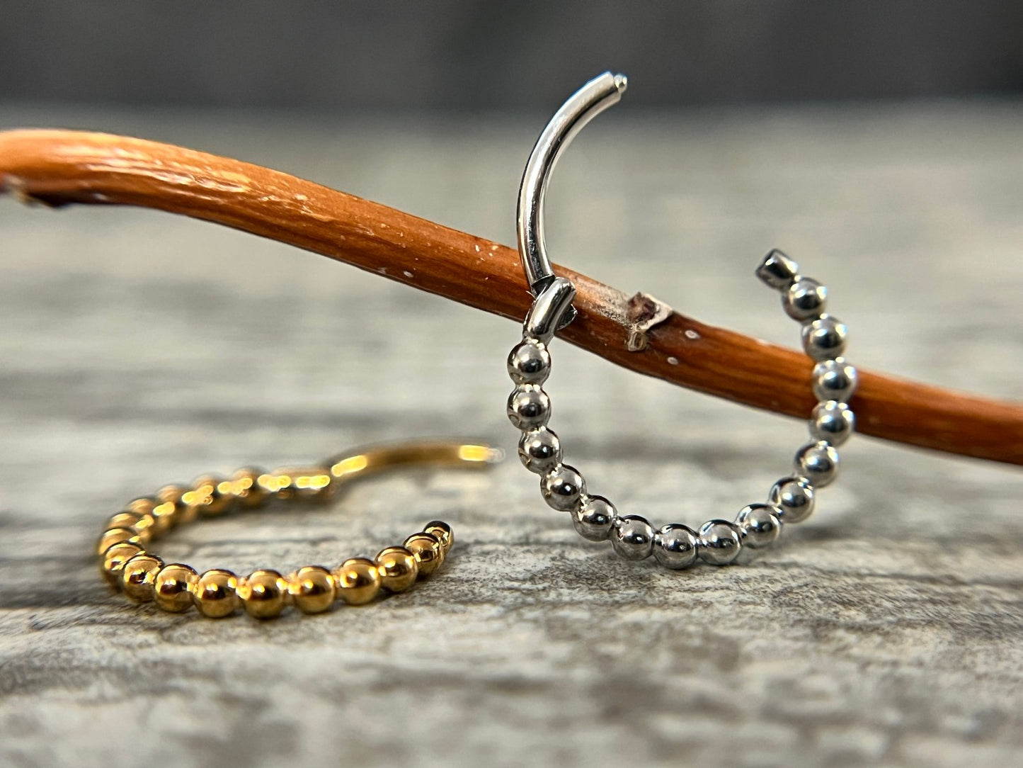 1pc Beaded Ball Hinged Segment Ring Helix Septum Clicker Body Jewelry