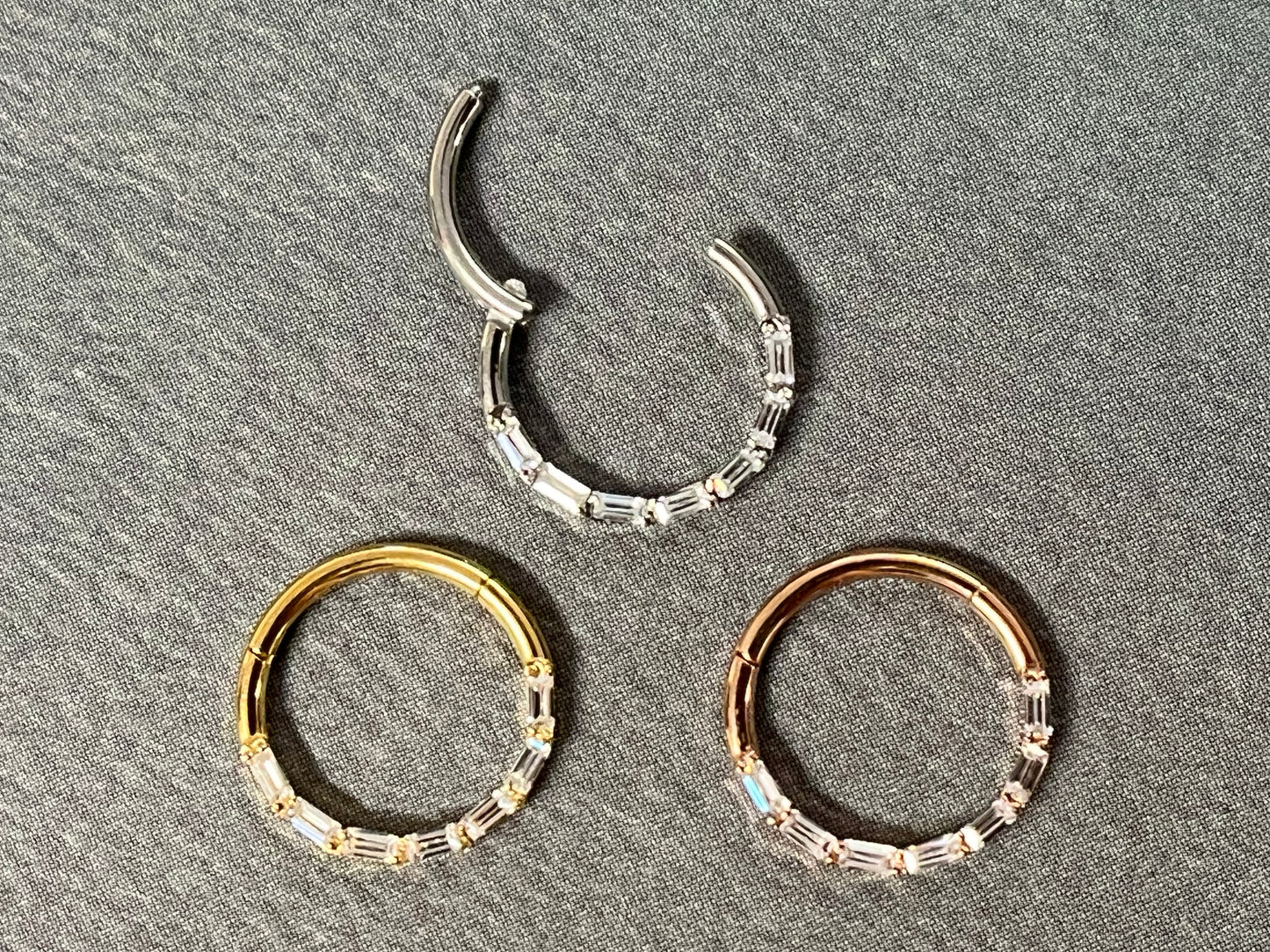 1 Piece of Beautiful Baguette Gem Hinged Segment Ring - 16g - 8mm or 10mm Internal Diameter