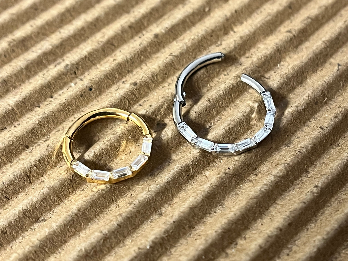 1 Piece of Beautiful Baguette Gem Hinged Segment Ring - 16g - 8mm or 10mm Internal Diameter