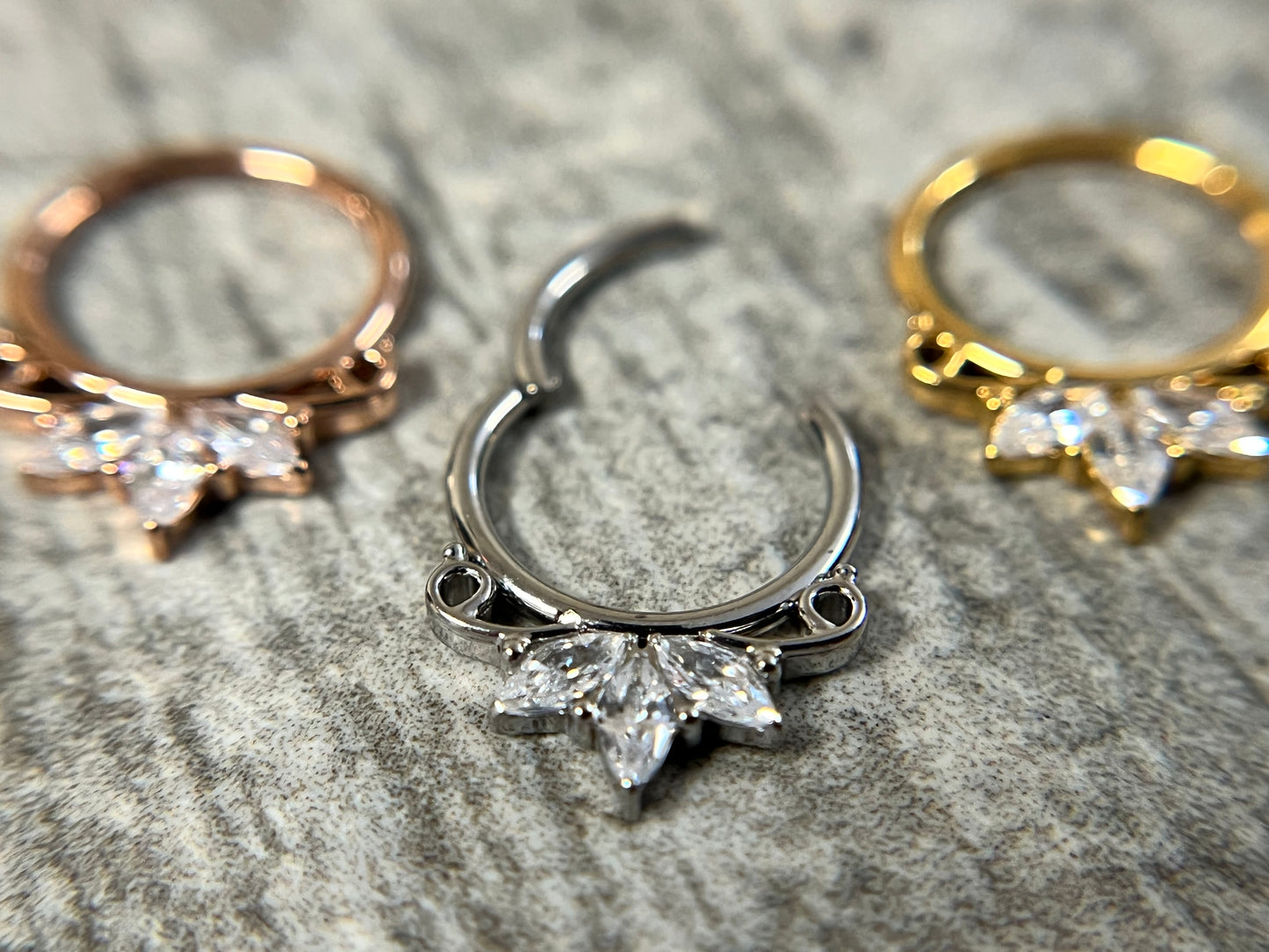 1 Piece of Unique Marquise Gem Fan Hinged Segment Ring - 16g - 8mm or 10mm Internal Diameter