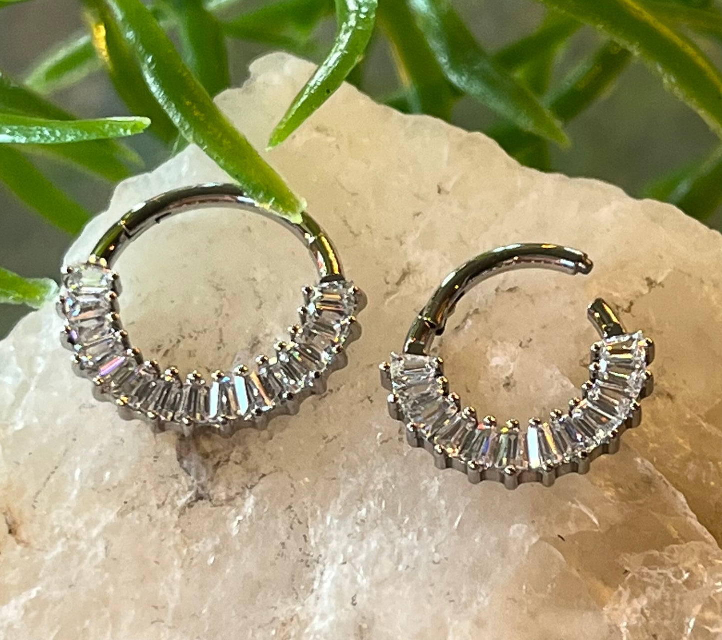 1 Piece of Stunning Baguette Gem Fan Hinged Segment Ring - 16g - 8mm or 10mm Internal Diameter
