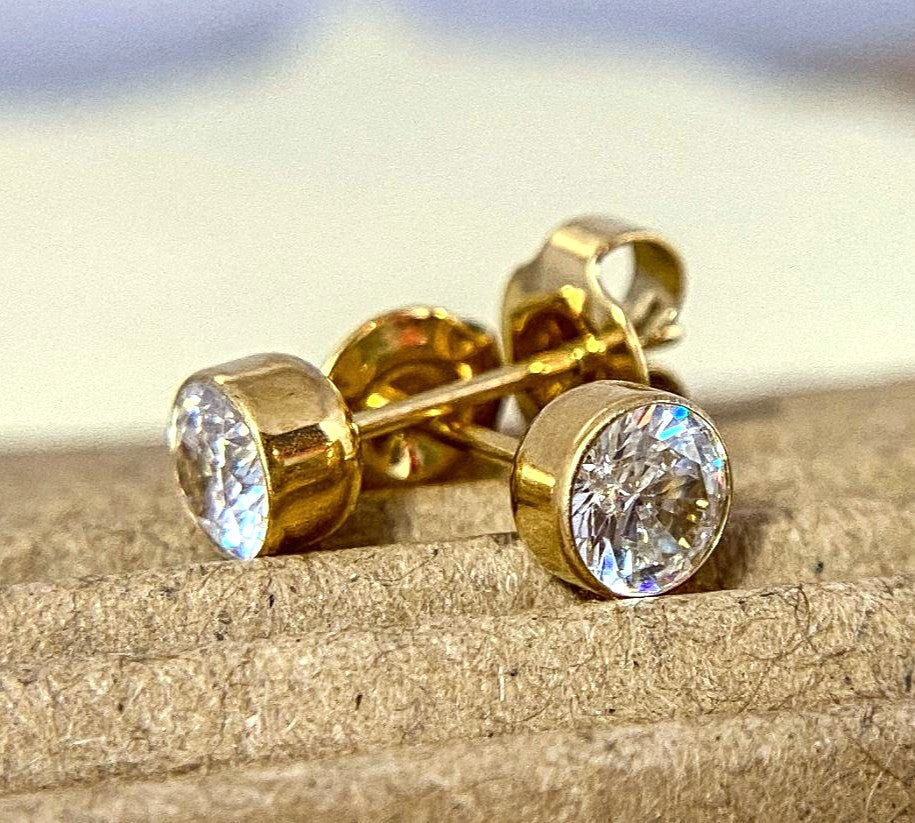 PAIR of Stunning Bezel Set CZ Gem 6AL-4VELI ASTM F136 Implant Grade Titanium Stud Earrings