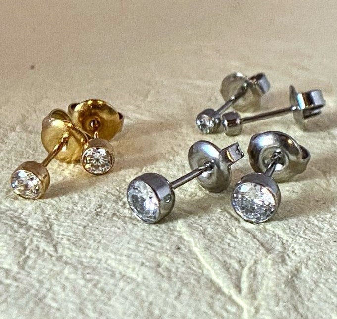 PAIR of Stunning Bezel Set CZ Gem 6AL-4VELI ASTM F136 Implant Grade Titanium Stud Earrings