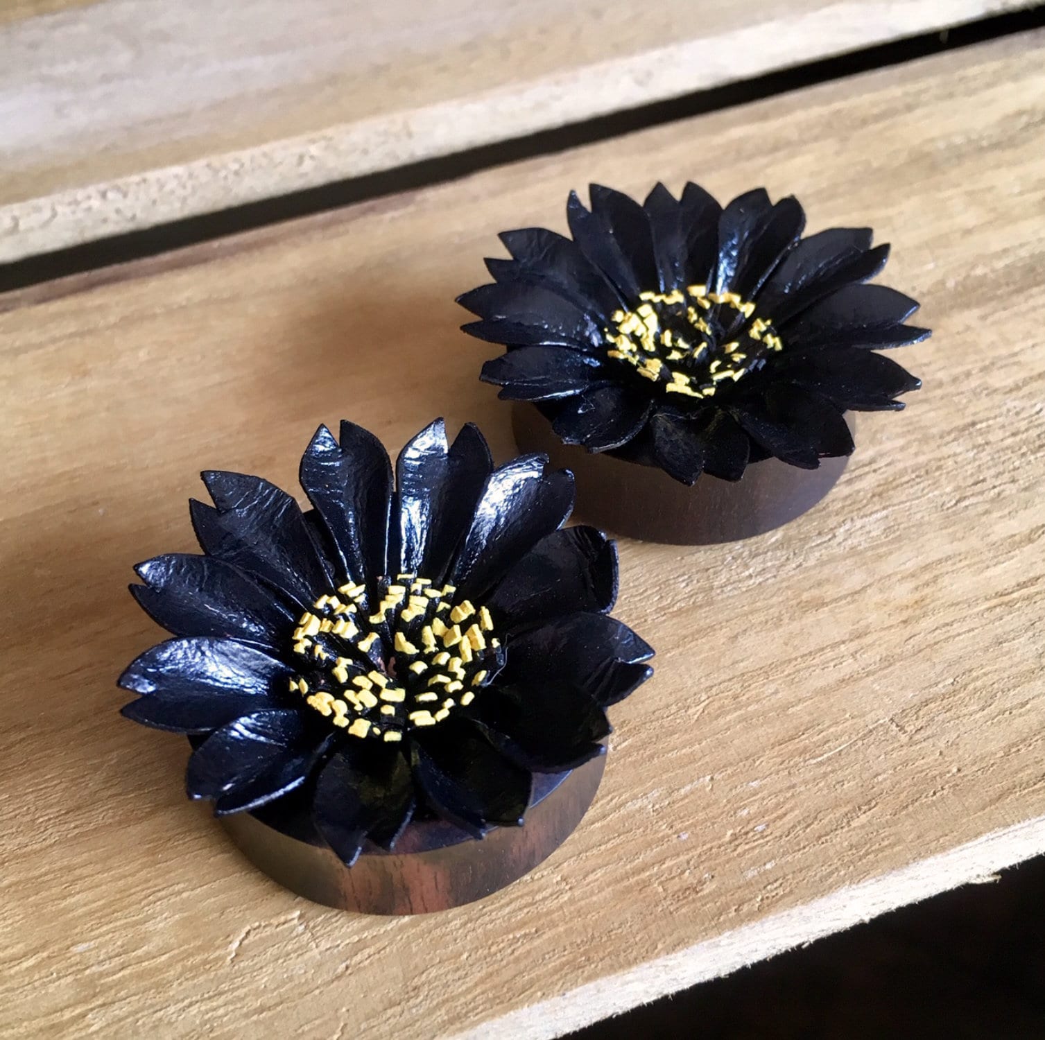 PAIR of Orginal Black Leather Flower and Organic Horn Plugs - Gauges 0g (8mm) up to 1&1/4" (32mm) available!