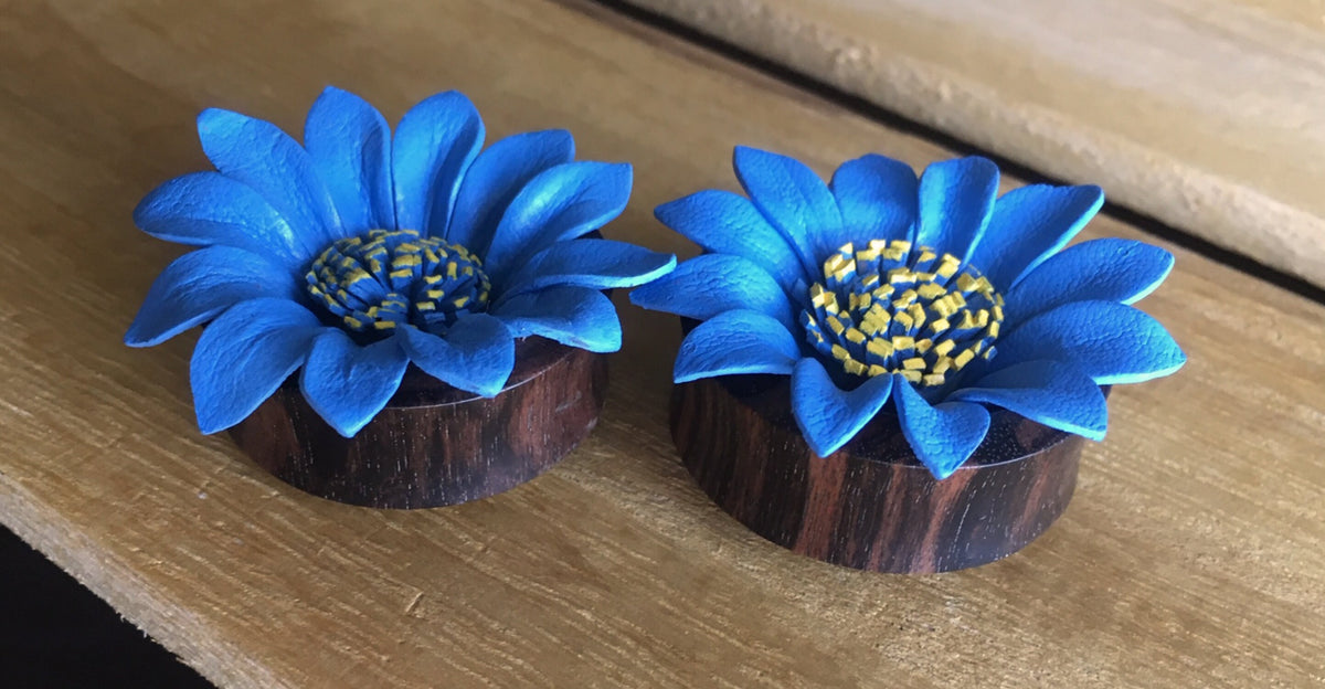 PAIR of Stunning Blue Leather Flower and Organic Horn Plugs - Gauges 0g (8mm) up to 1&1/4" (32mm) available!