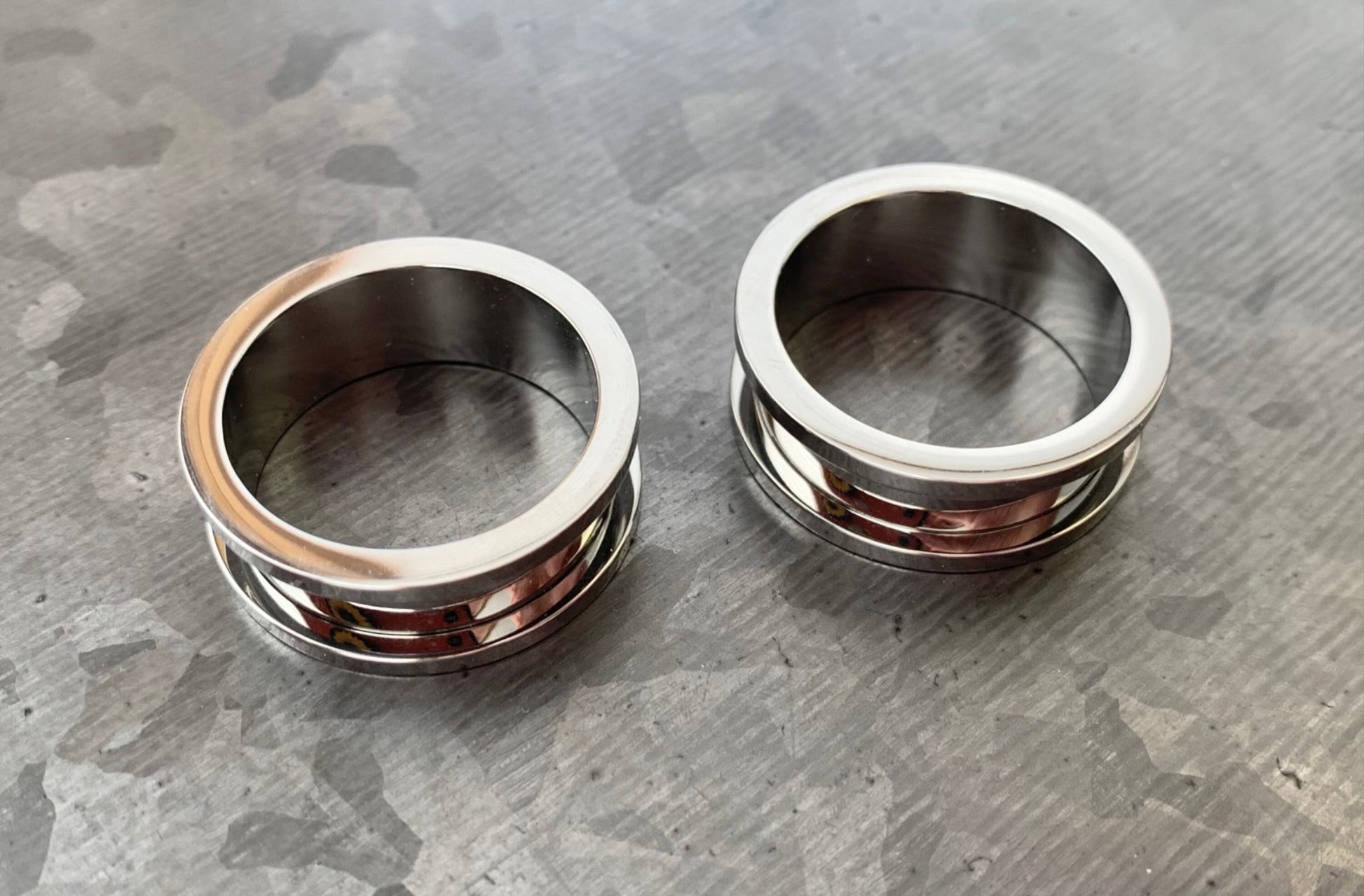 PAIR of Stunning Solid Implant Grade Titanium Screw Fit Tunnels/Plugs - Gauges 8g (3.2mm) thru 1" (25mm) available!