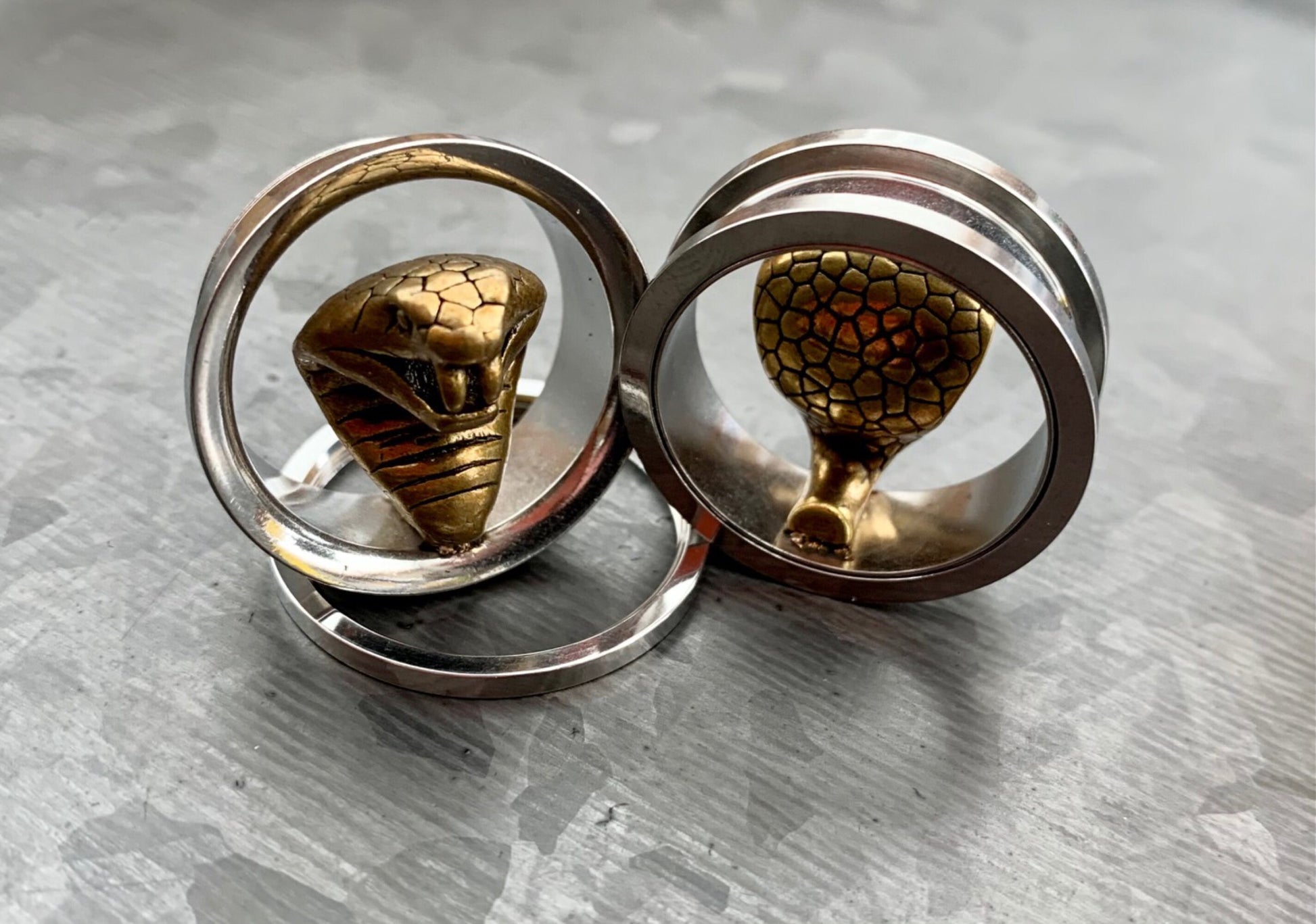 PAIR of Unique Gold Cobra Surgical Steel Screw Fit Tunnels/Plugs - Gauges 00g (10mm) up to 1" (25mm) available!