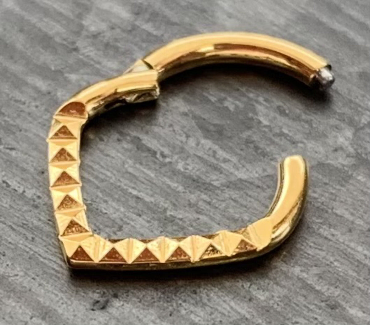 1 Piece Unique Lined Pyramid Cuts Chevron Steel Hinged Segment Ring - 16g - 8mm internal diameter!