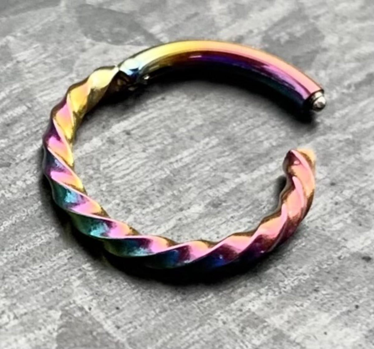 1 Piece Stunning Stainless Steel Twisted Style Hinged Segment Ring - 16g, 8mm - Steel, Black, Gold, Rose Gold, and Rainbow available!
