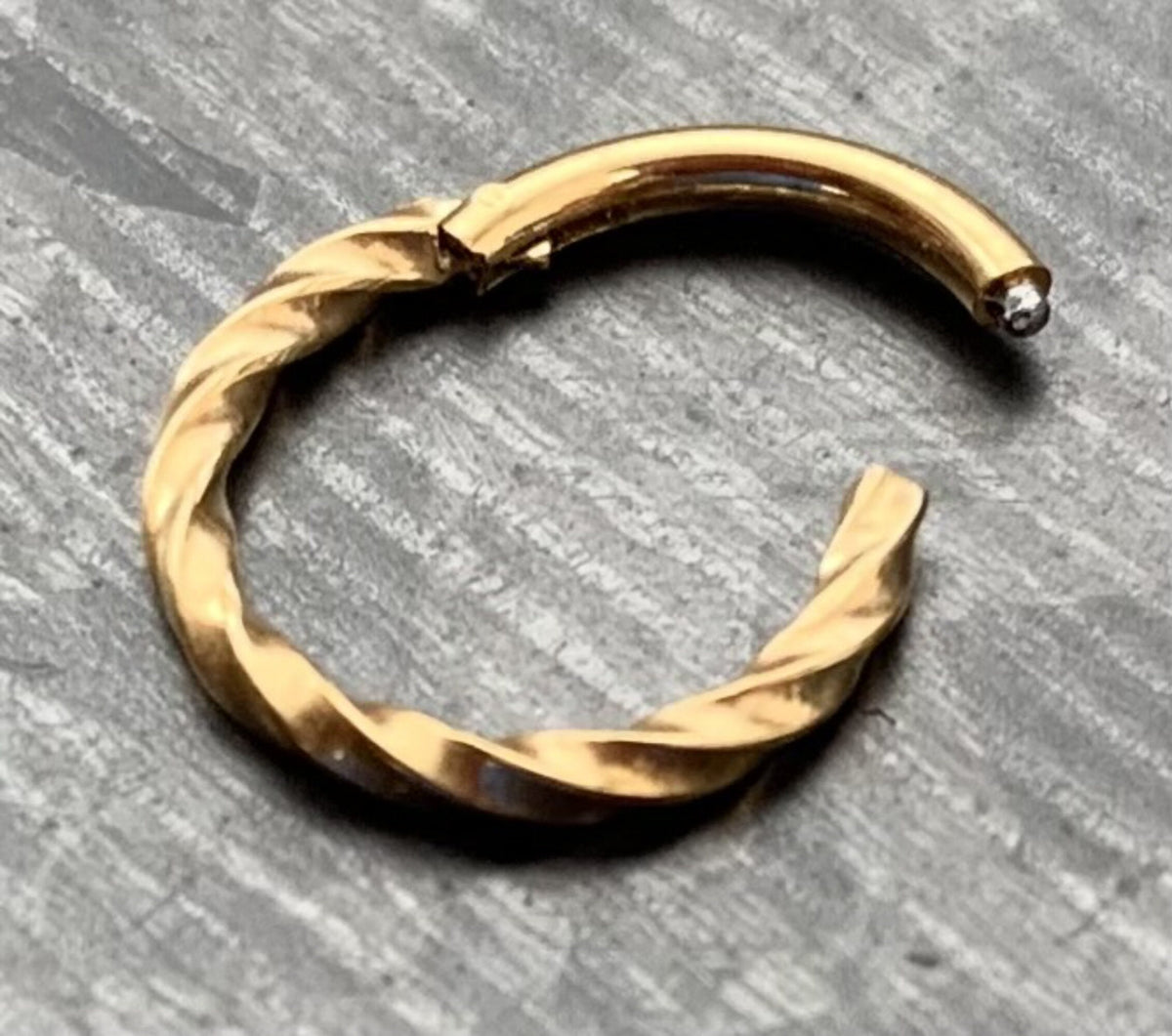 1 Piece Stunning Stainless Steel Twisted Style Hinged Segment Ring - 16g, 8mm - Steel, Black, Gold, Rose Gold, and Rainbow available!