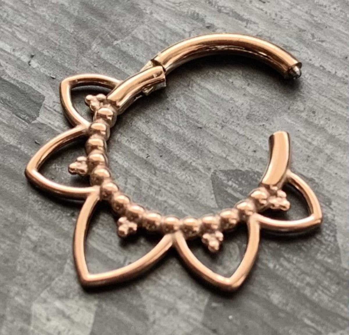 1 Piece Beautiful Filigree Petals Surgical Steel 16g Hinged Segment Ring - Black, Steel, Gold, Rose Gold available!