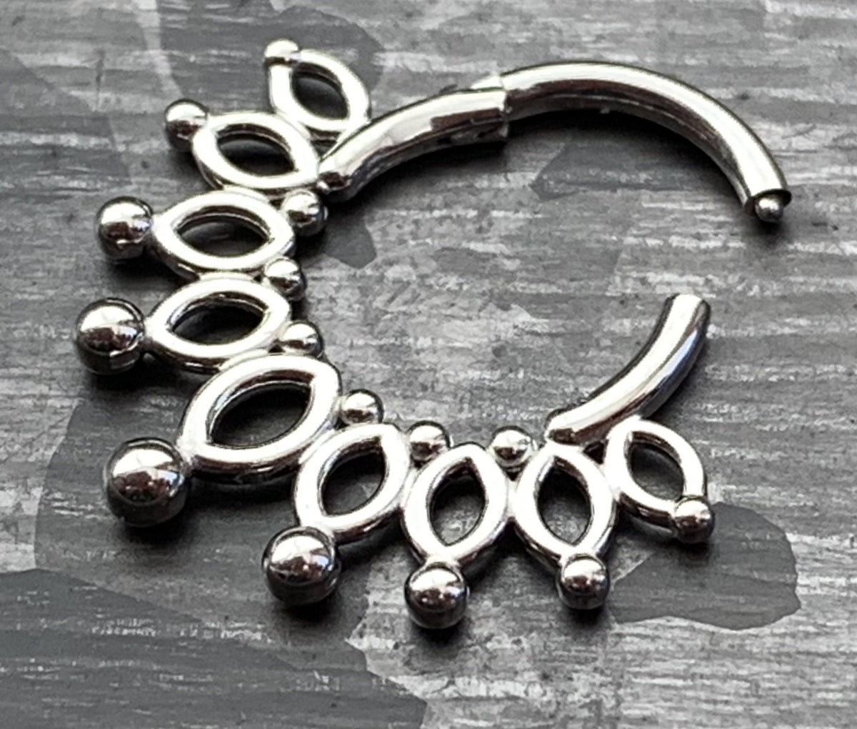 1 Piece Beautiful Beaded Crown Surgical Steel 16g Hinged Segment Ring - Black, Steel, Gold, Rose Gold available!