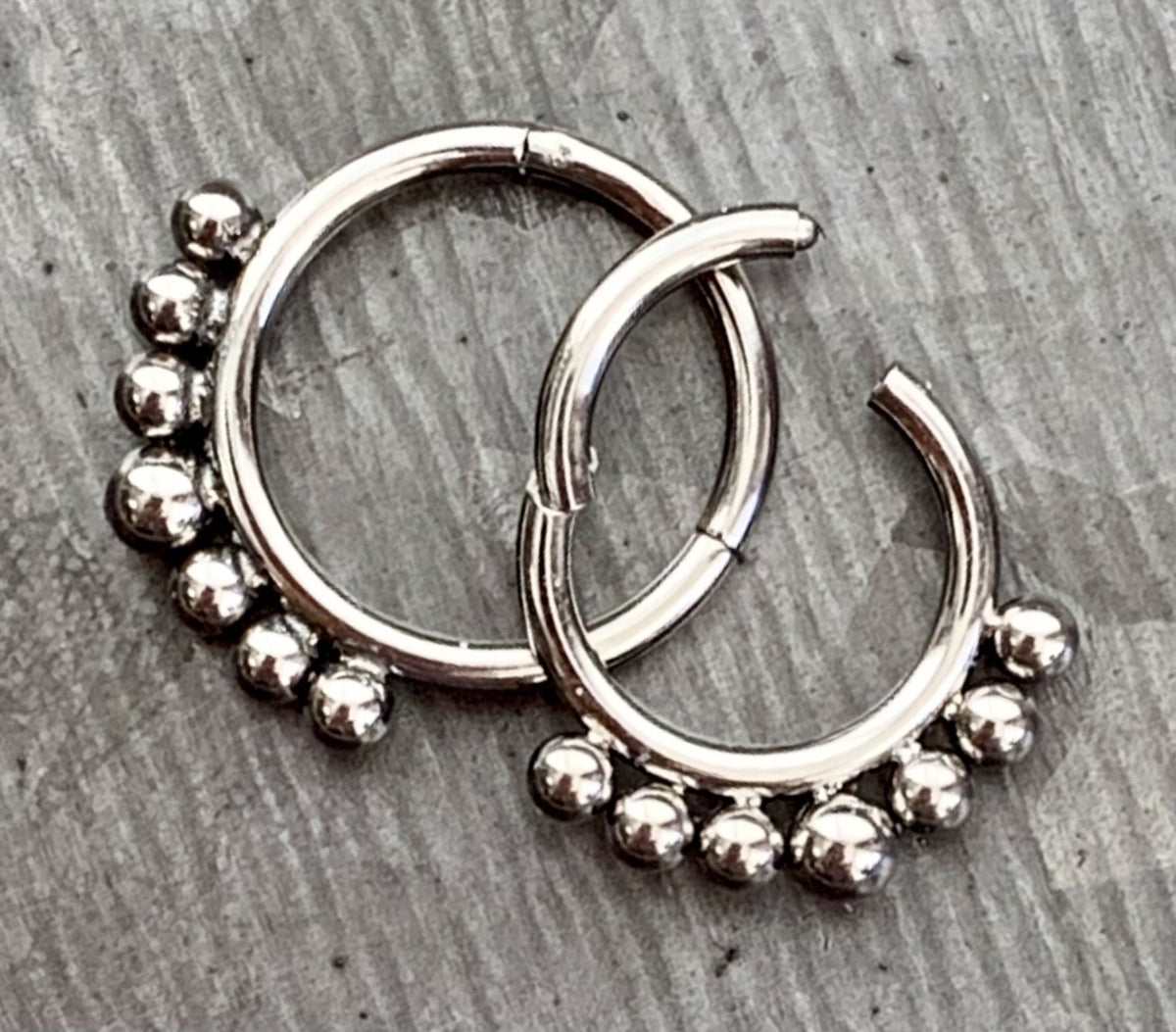 1 Piece Beautiful Solid Implant Grade Titanium Seven Beads Hinged Segment Septum Ring - Gauge 16g - 8mm or 10mm Available!