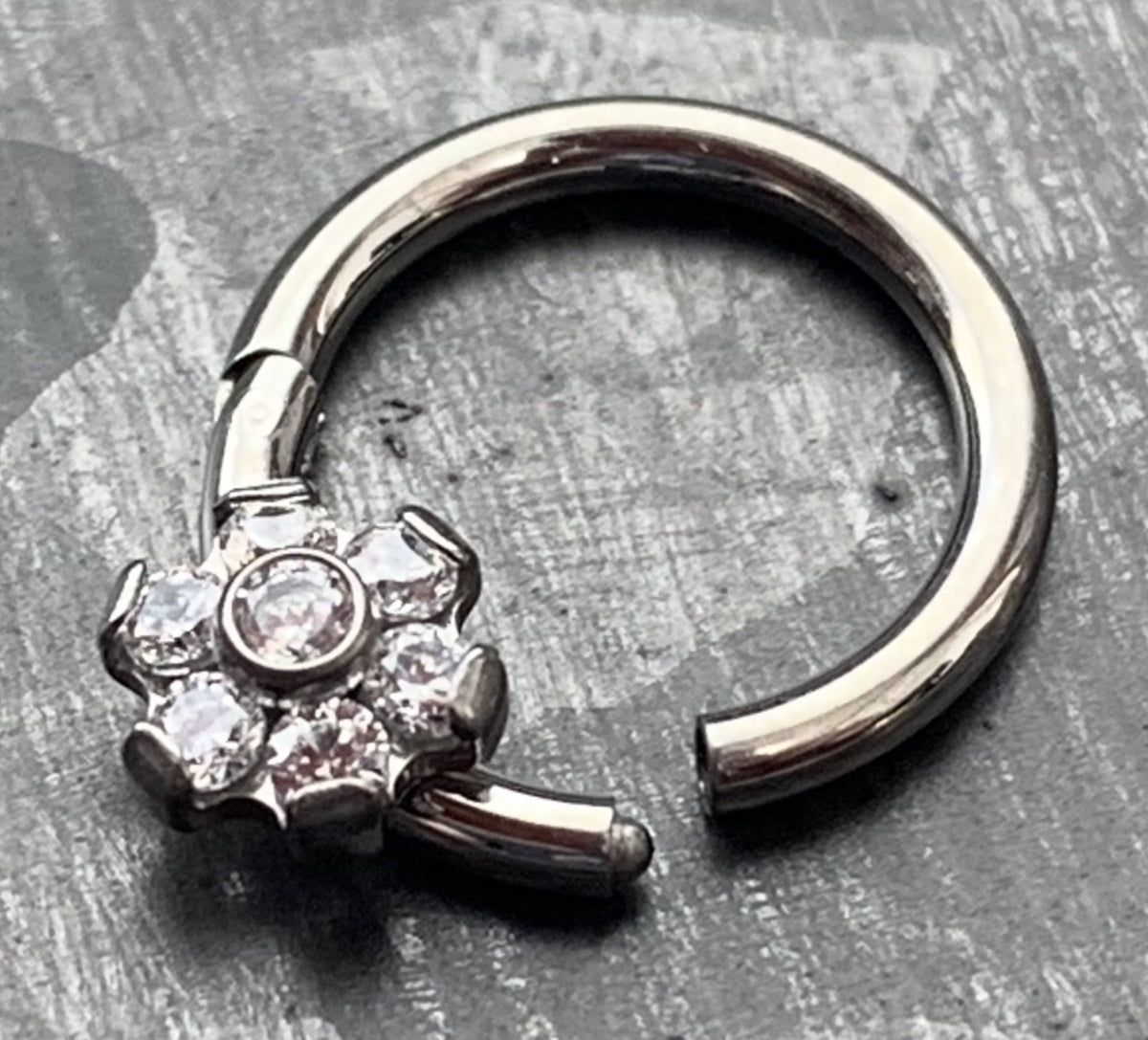1 Piece of Stunning Titanium CZ Gem Flower Hinged Segment Ring - 16g or 18g - 10mm or 8mm - Gold, Rose Gold & Silver Available!