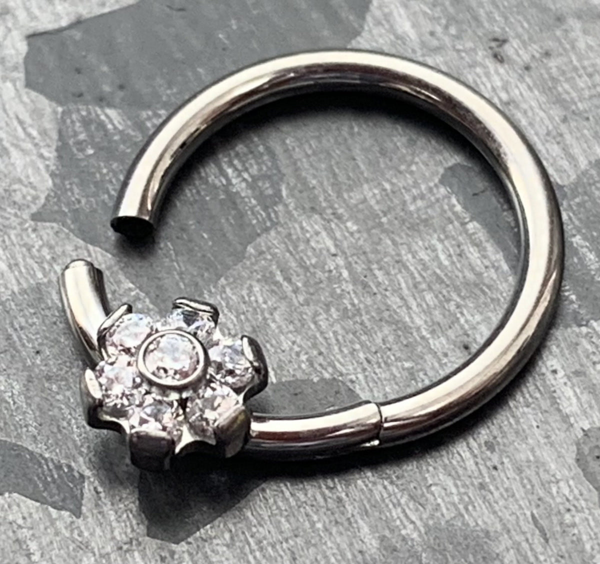 1 Piece of Stunning Titanium CZ Gem Flower Hinged Segment Ring - 16g or 18g - 10mm or 8mm - Gold, Rose Gold & Silver Available!