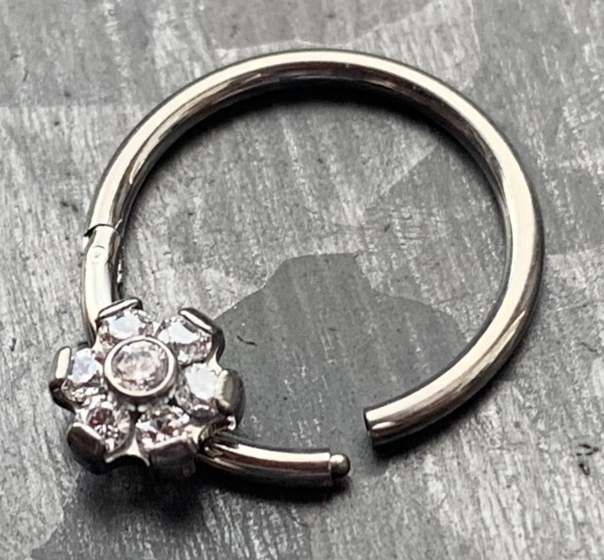1 Piece of Stunning Titanium CZ Gem Flower Hinged Segment Ring - 16g or 18g - 10mm or 8mm - Gold, Rose Gold & Silver Available!