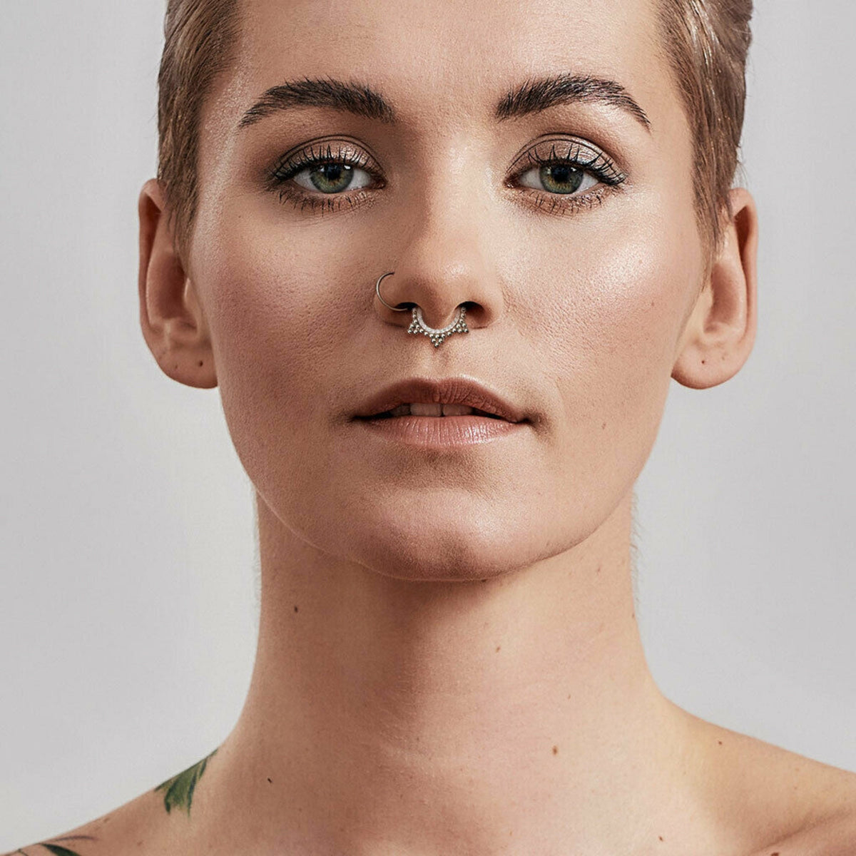 1 Piece Beautiful Stainless Steel Ball Cluster CZ Gem Lined Hinged Septum Ring - 16g - Steel and Gold Available!