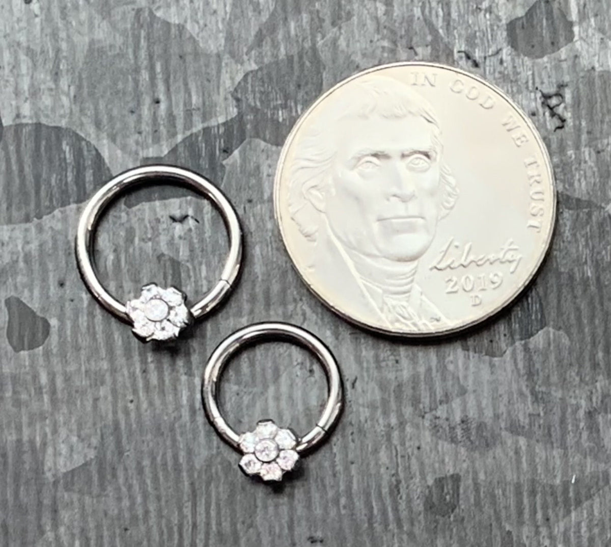 1 Piece of Stunning Titanium CZ Gem Flower Hinged Segment Ring - 16g or 18g - 10mm or 8mm - Gold, Rose Gold & Silver Available!