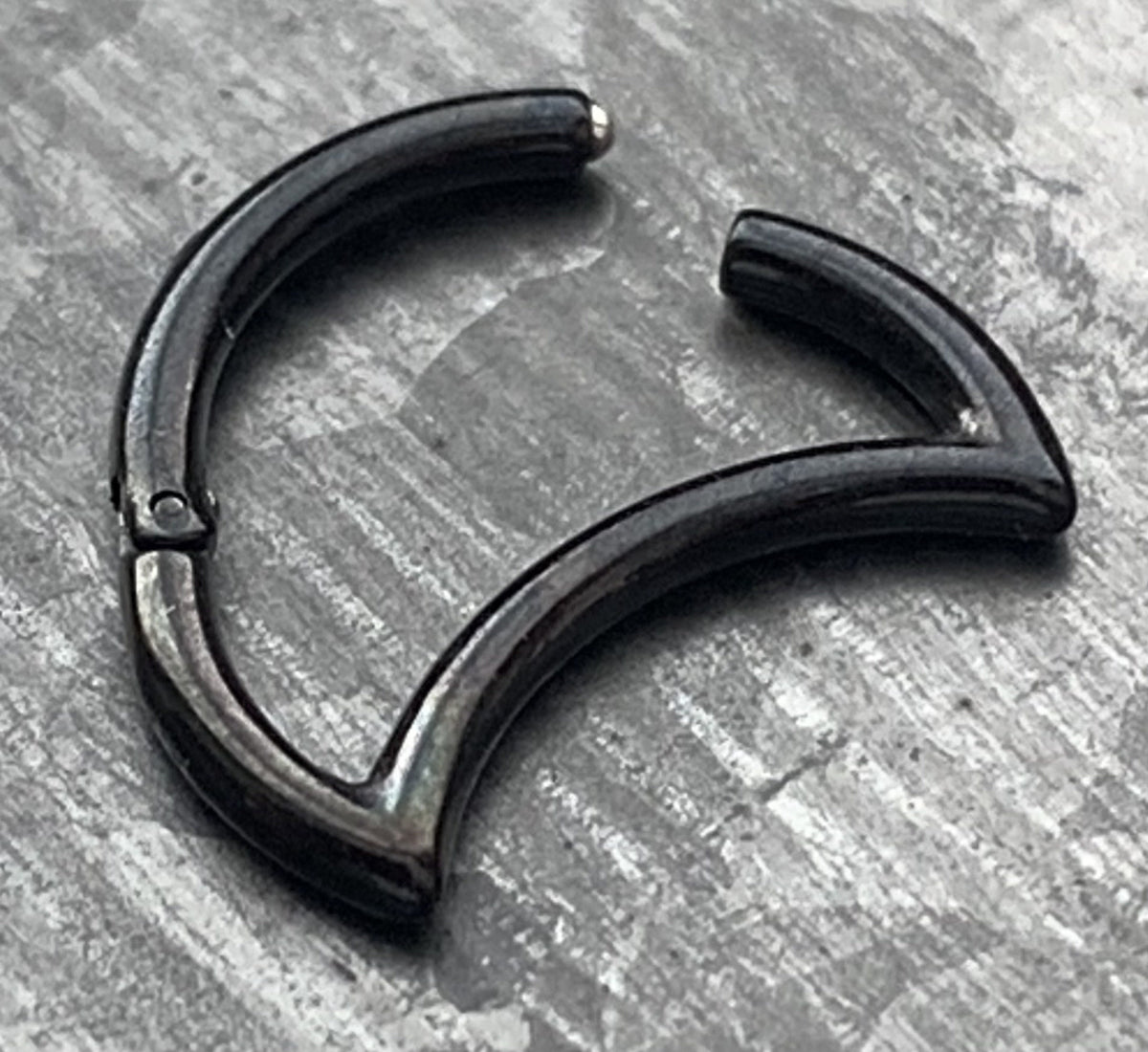 1 Piece Beautiful Crescent Moon Steel Hinged Segment Ring -16g - 8mm in Black, Gold, Rose Gold, Silver!