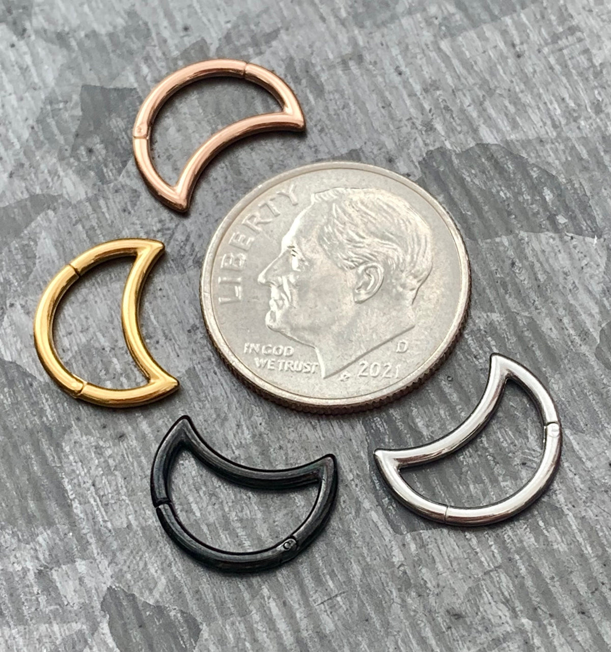 1 Piece Beautiful Crescent Moon Steel Hinged Segment Ring -16g - 8mm in Black, Gold, Rose Gold, Silver!