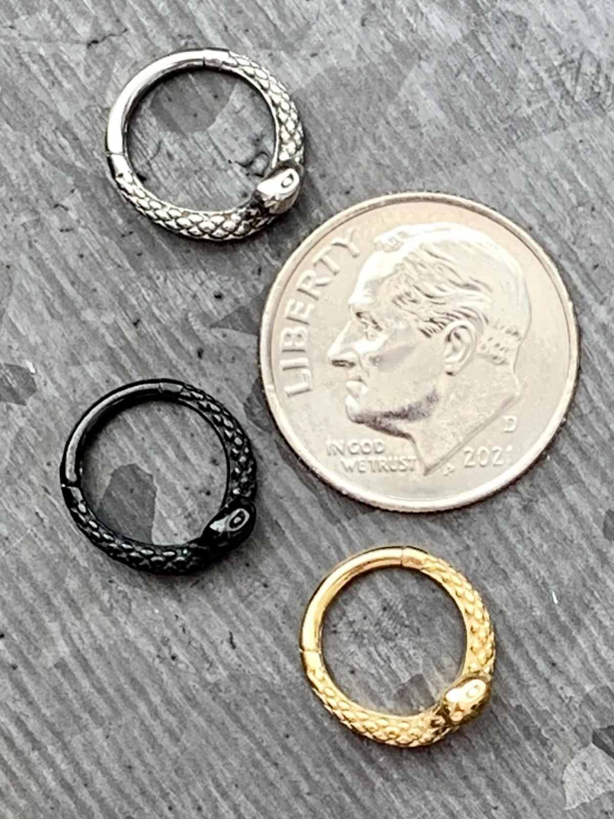 1 Piece Unique Coiled Snake Steel Hinged Segment Ring - 16g - 8mm or 10mm internal diameter - Black, Silver and Gold available!