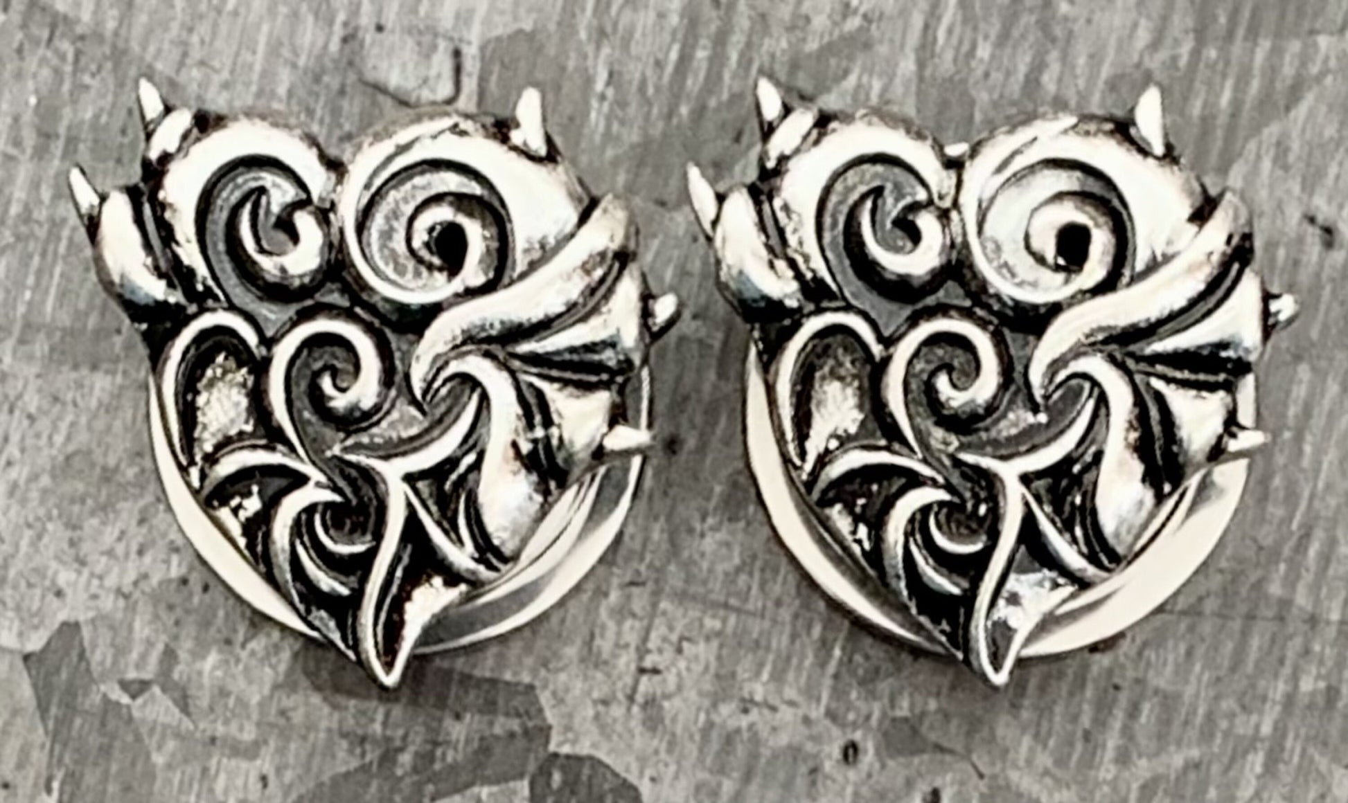 PAIR of Stunning Antique Silver Devil Heart Surgical Steel Internally Threaded Tunnels/Plugs - Gauges 2g (6mm) thru 5/8" (16mm) Available!