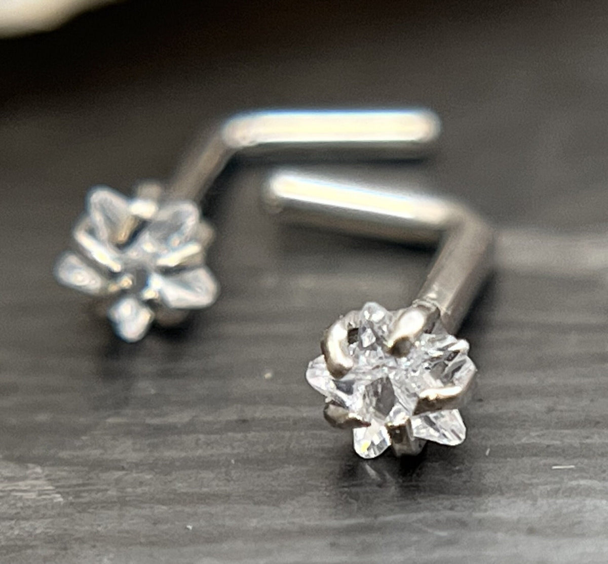 1 Piece Stunning Solid Grade 23 Titanium Stud with Star CZ Gem L-Bend Nose Ring - 20g or 18g Available!