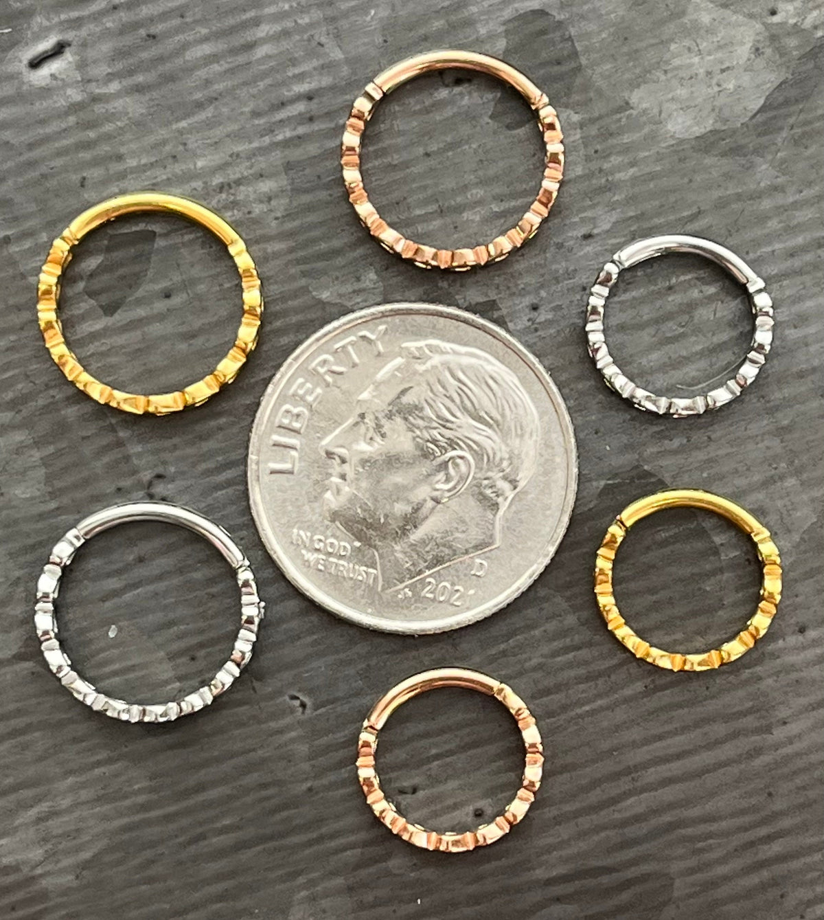 1 Piece Side Facing Hearts Surgical Steel Hinged Segment Ring - 16g - 8mm or 10mm Internal Diameter - Silver, Gold and Rose Gold Available!