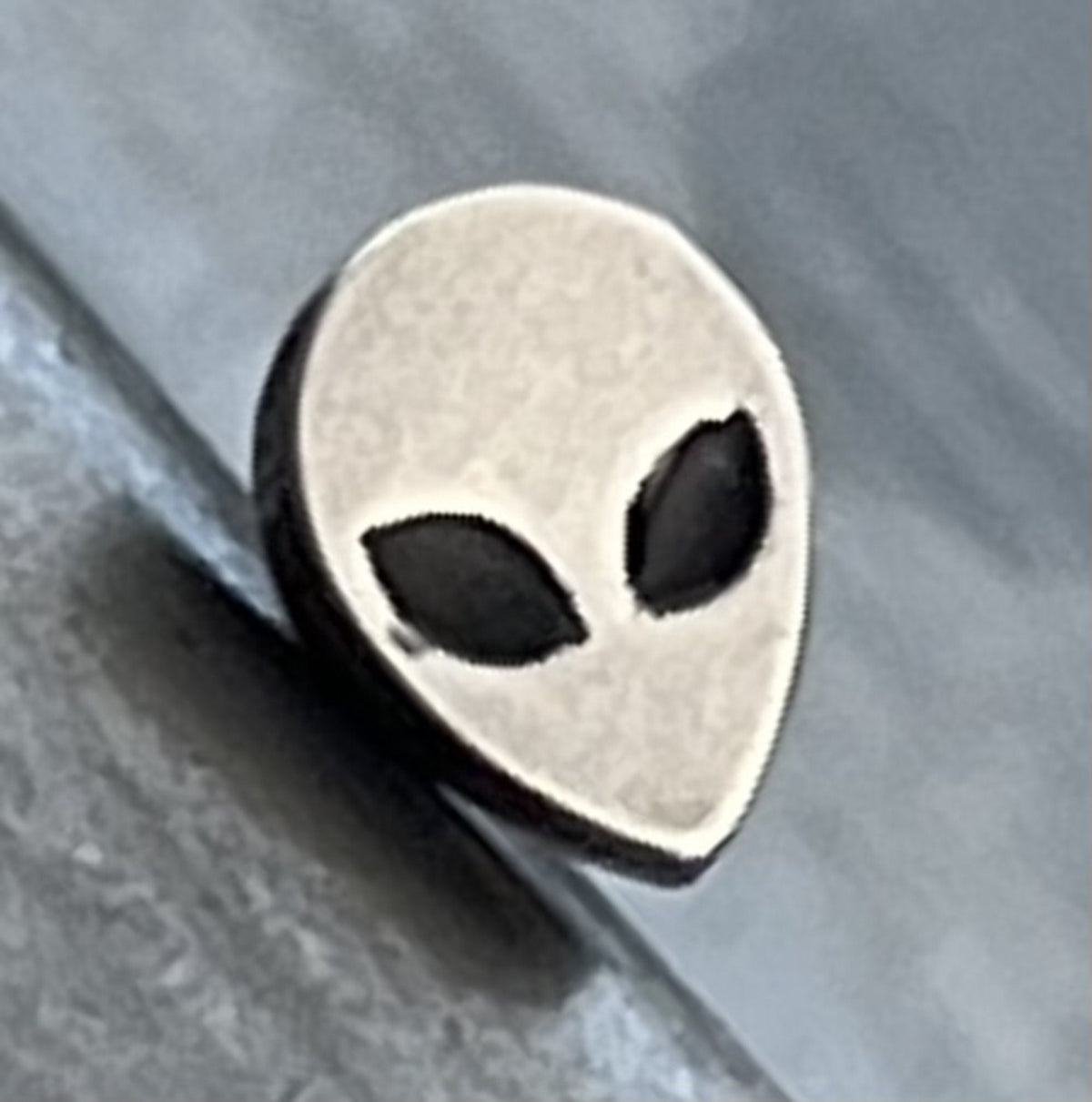 1 Piece Unique Alien Head Steel Nose Stud/Bone Ring - Area 51- 20g - Steel or Green Available!