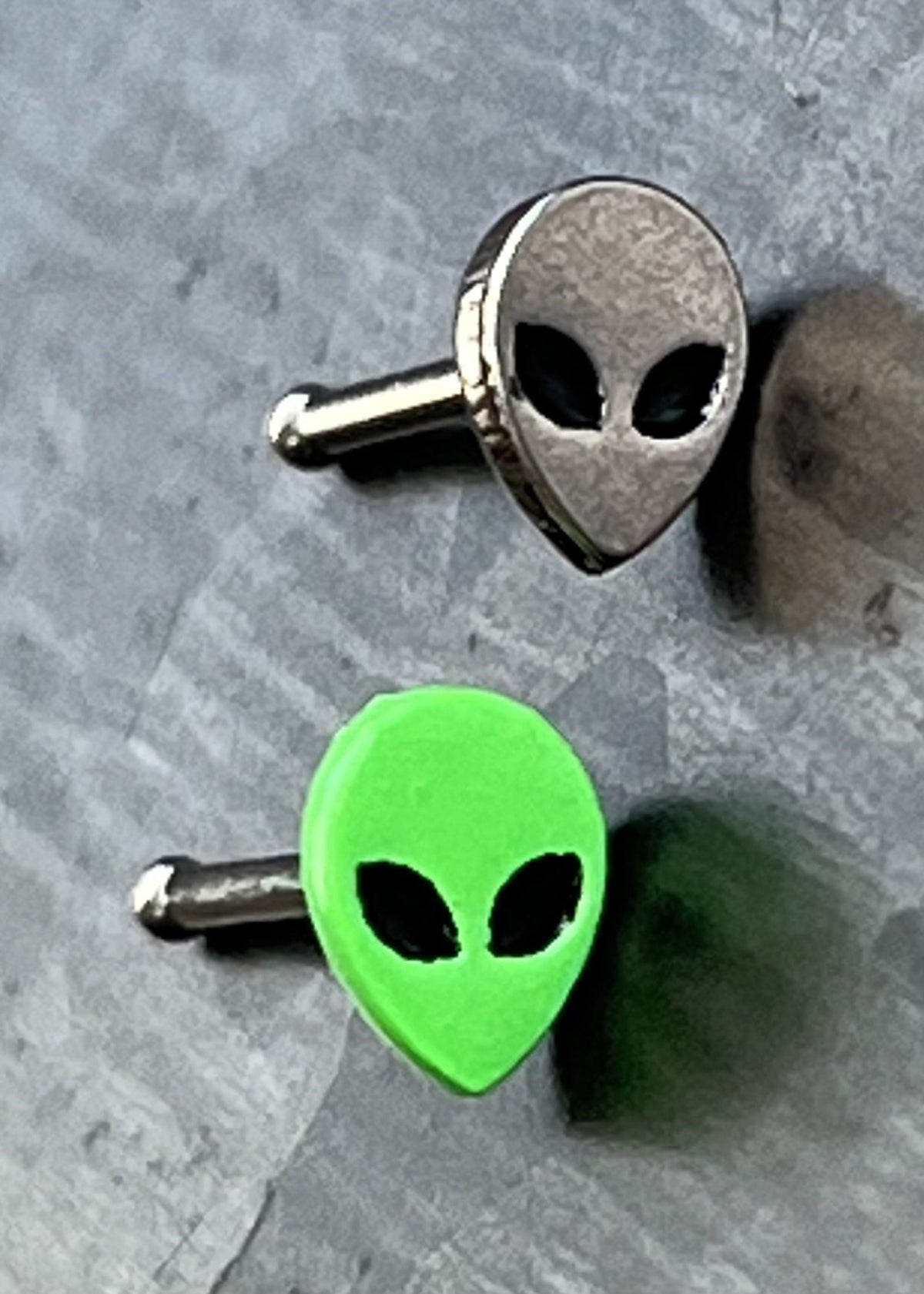 1 Piece Unique Alien Head Steel Nose Stud/Bone Ring - Area 51- 20g - Steel or Green Available!