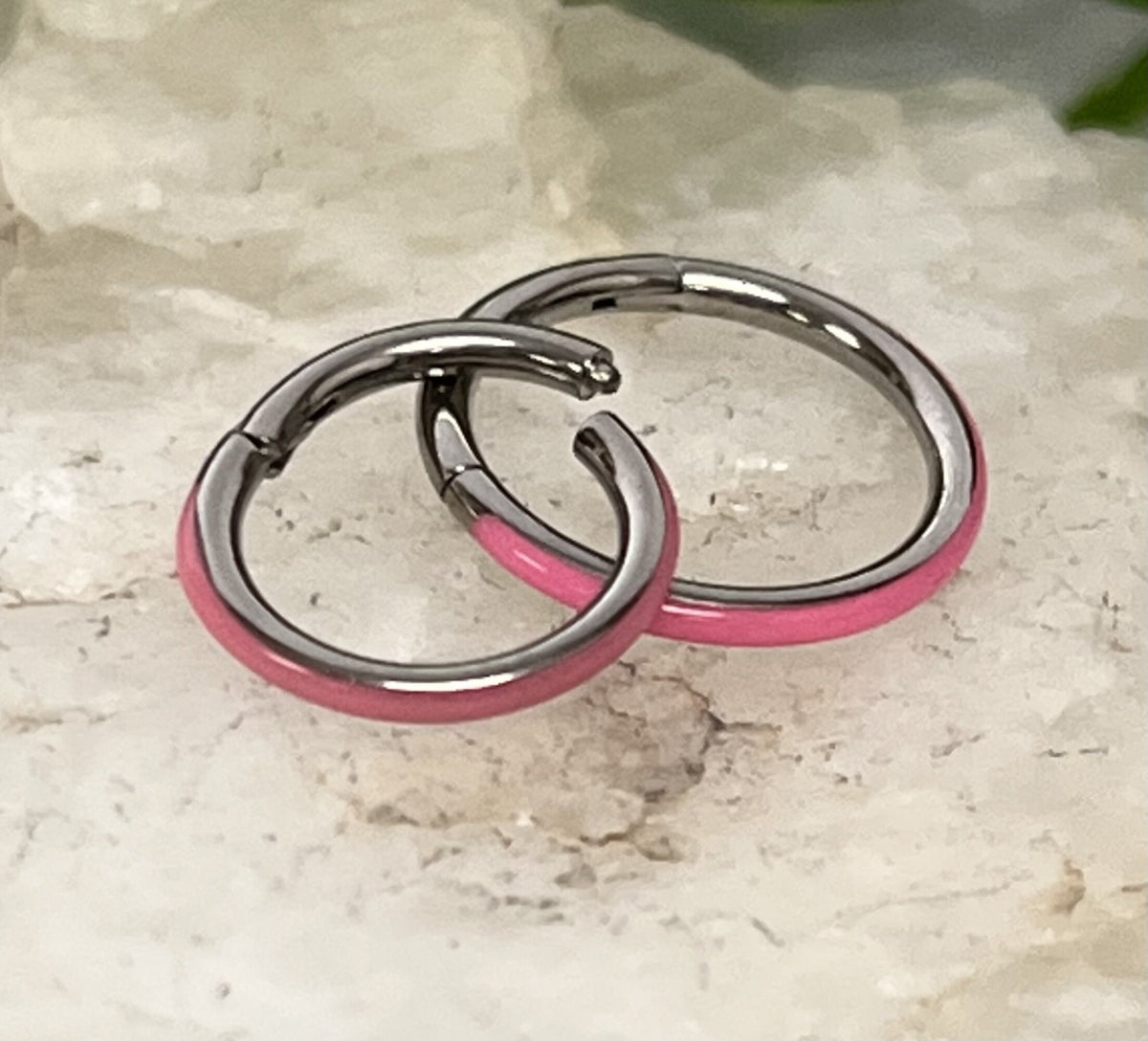 1 Piece Titanium Glow-in-the-Dark Outer Edge Hinged Segment Septum Ring - Green or Pink - Gauge 16g - Diameter 10mm or 8mm Available!