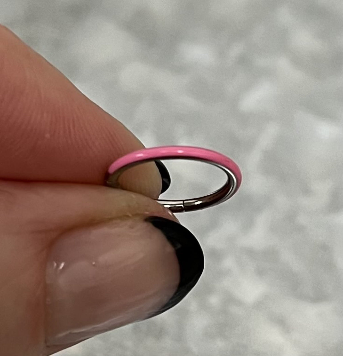 1 Piece Titanium Glow-in-the-Dark Outer Edge Hinged Segment Septum Ring - Green or Pink - Gauge 16g - Diameter 10mm or 8mm Available!