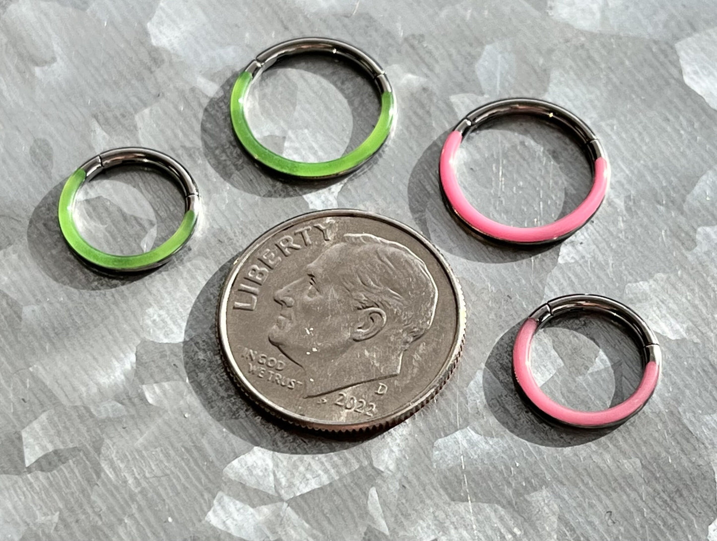 1 Piece Unique Titanium Glow-in-the-Dark Front Green or Pink Hinged Segment Septum Ring - Gauge 16g - Diameter 10mm or 8mm Available!