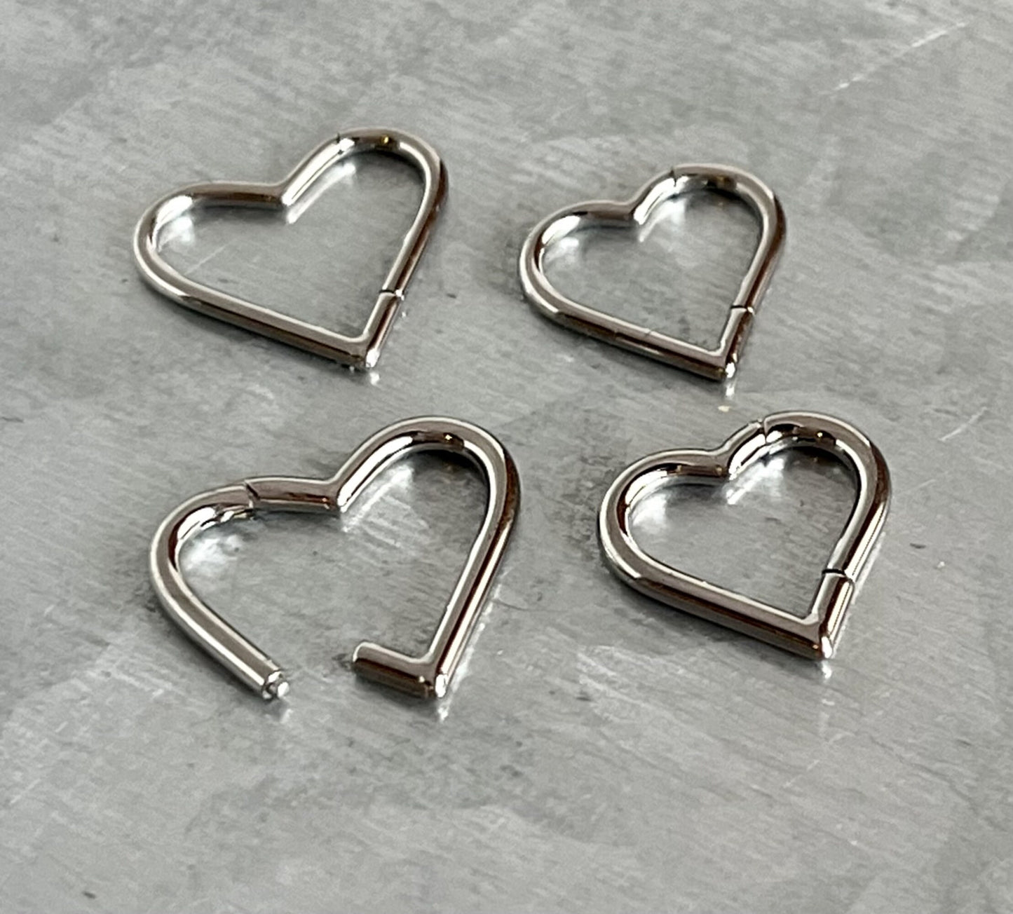 1 Piece Unique Heart Hinged Segment Stainless Steel Ring - 16g or 18g - 8mm & 10mm - Black, Steel and Gold Available!