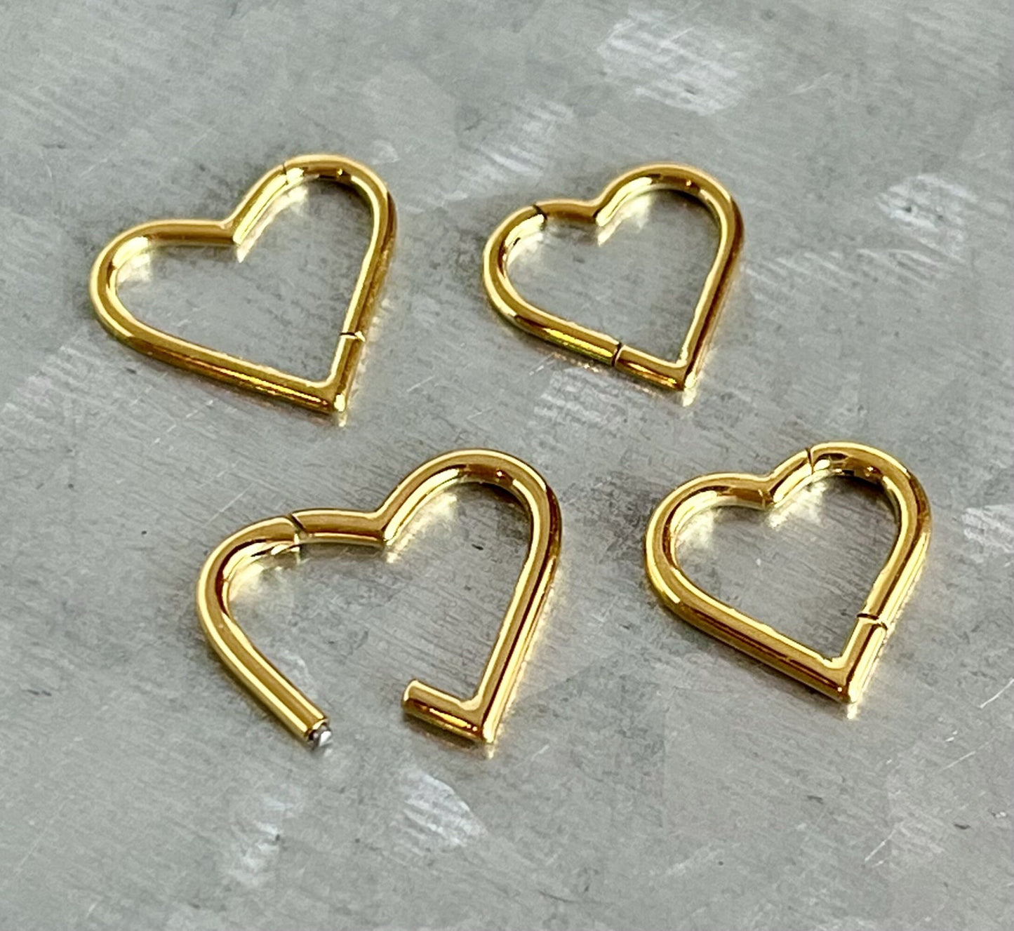 1 Piece Unique Heart Hinged Segment Stainless Steel Ring - 16g or 18g - 8mm & 10mm - Black, Steel and Gold Available!