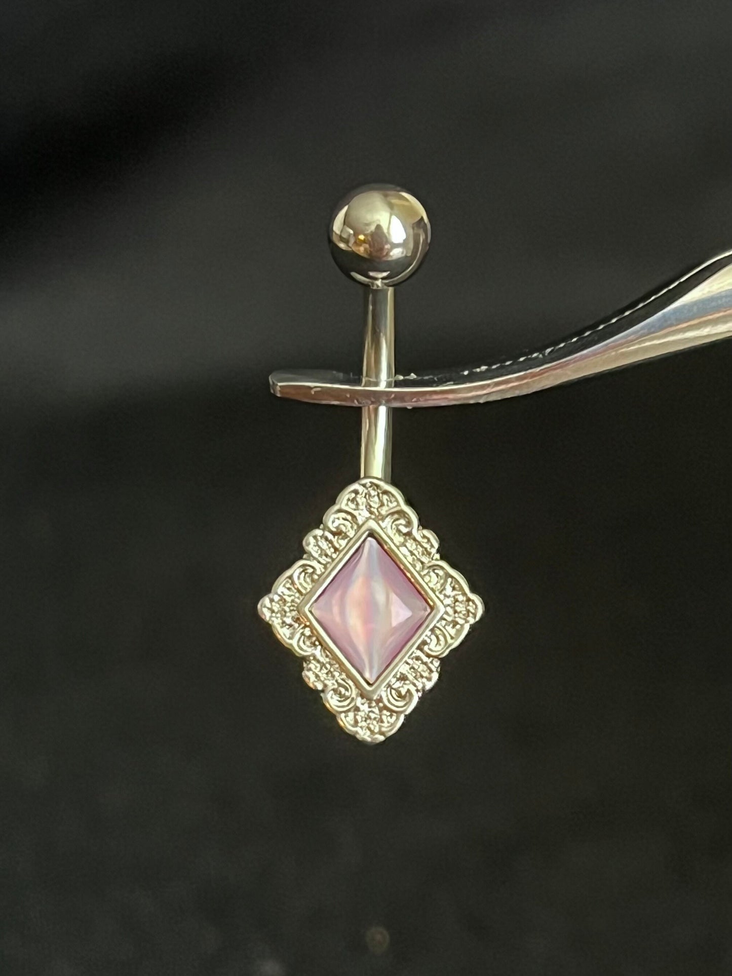 1 Piece Unique Diamond-Shaped Filigree Edge Illuminating Stone Navel / Naval Belly Ring - 14g - 10mm - Available in a Variety of Colors!