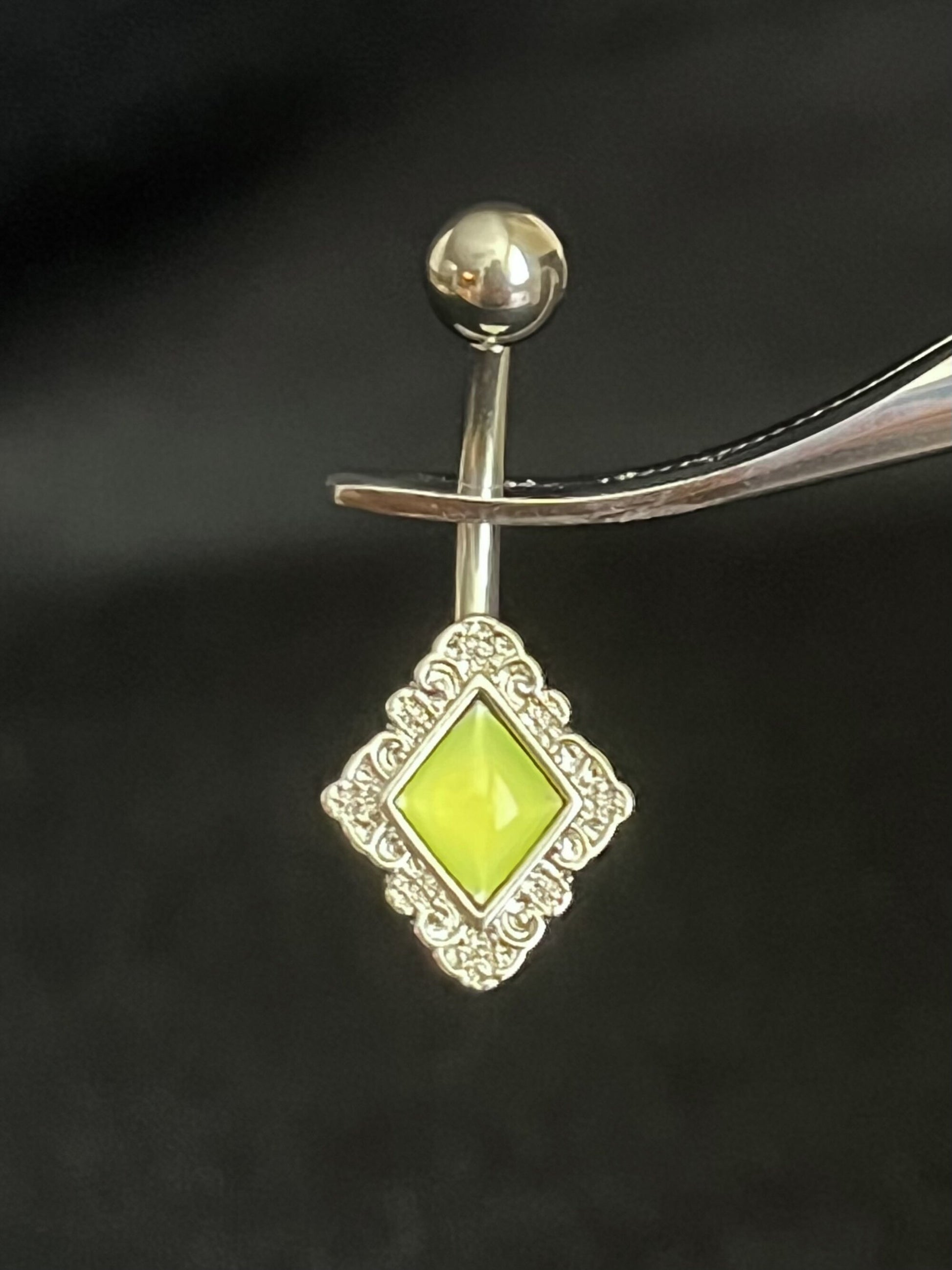 1 Piece Unique Diamond-Shaped Filigree Edge Illuminating Stone Navel / Naval Belly Ring - 14g - 10mm - Available in a Variety of Colors!