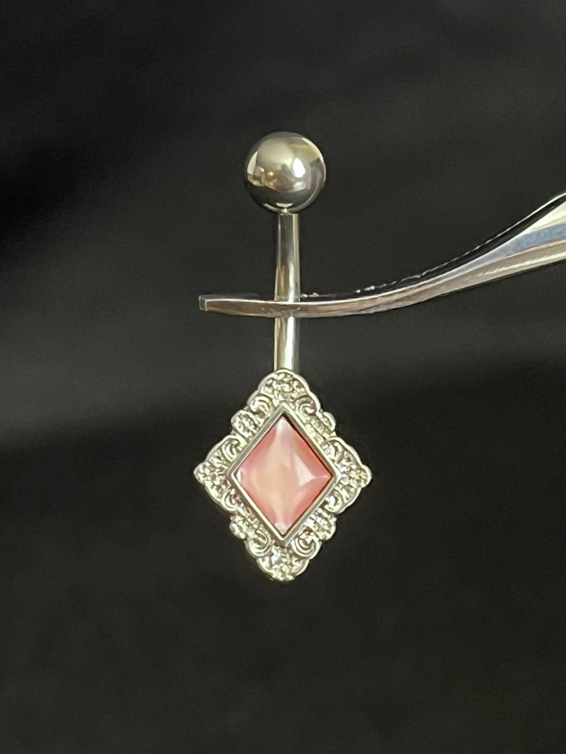 1 Piece Unique Diamond-Shaped Filigree Edge Illuminating Stone Navel / Naval Belly Ring - 14g - 10mm - Available in a Variety of Colors!