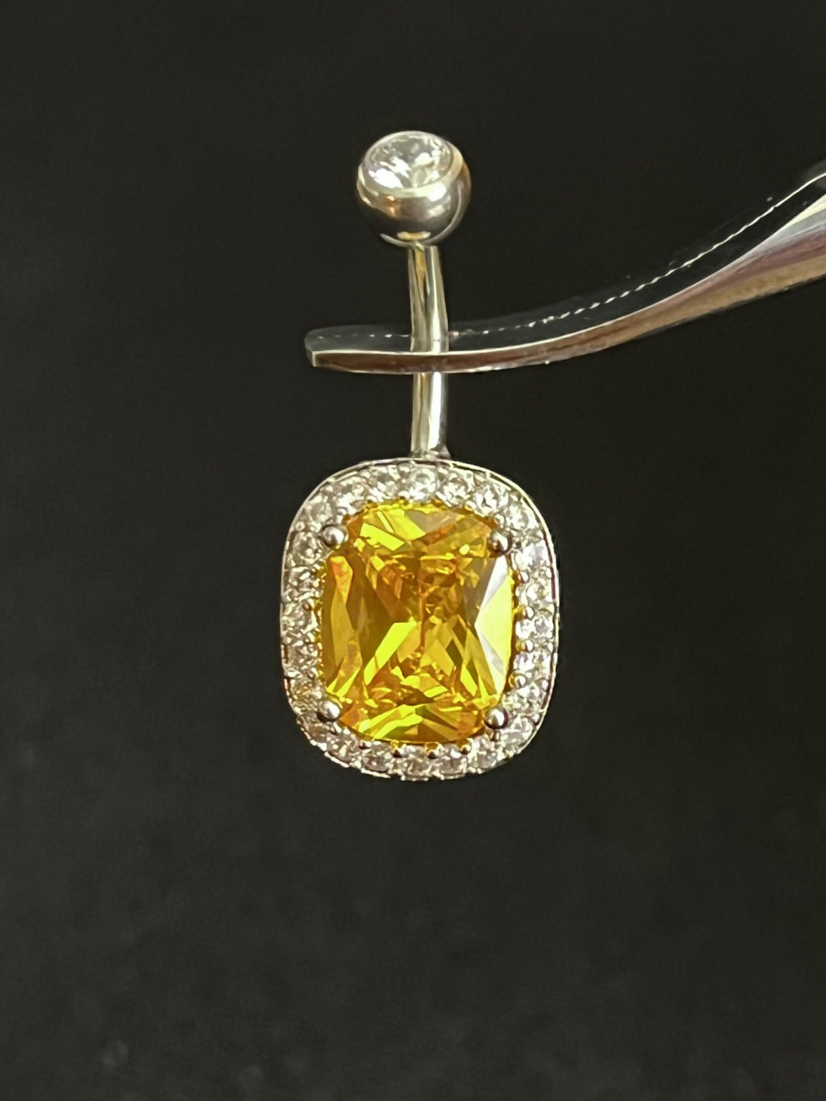 1 Piece Brilliant Prong Set Oval Cubic Zirconia Gem Surrounded by CZ Gems Navel/Naval Belly Ring - 14g - Available in a Variety of Colors!