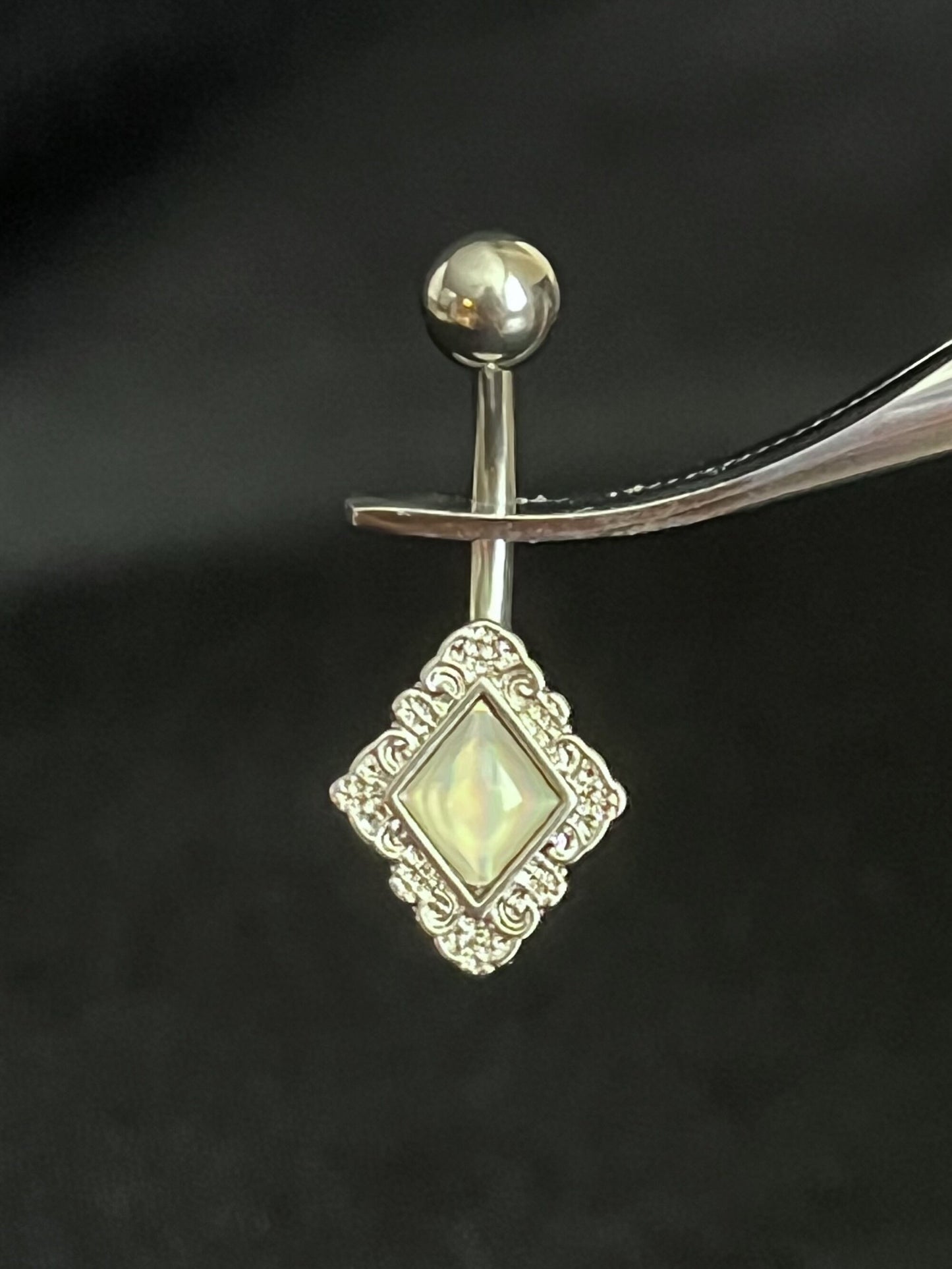 1 Piece Unique Diamond-Shaped Filigree Edge Illuminating Stone Navel / Naval Belly Ring - 14g - 10mm - Available in a Variety of Colors!