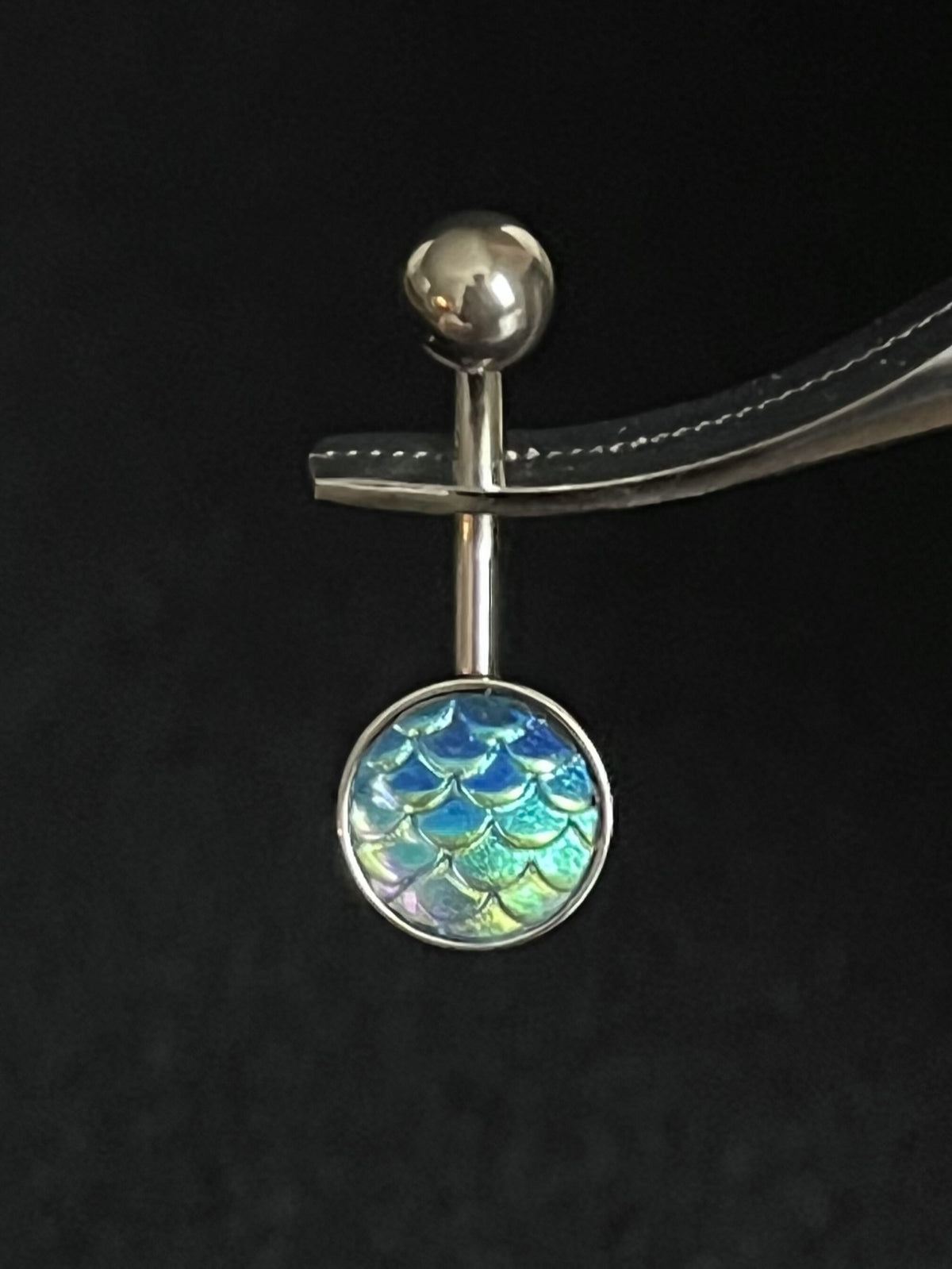 1 Piece Unique Iridescent Fish Scale 316L Surgical Steel Navel / Naval Belly Ring - 14g - Aurora Borealis, Green, Blue & Pink Available!