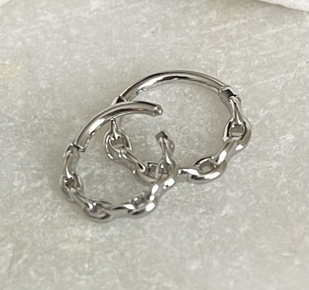 1 Piece Unique Linked Chain Style Hinged Segment Septum Ring - 16g - 10mm & 8mm - Silver and Black Available!
