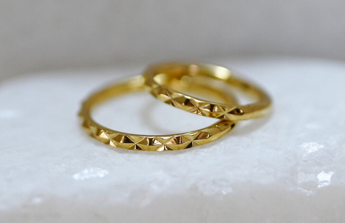 1 Piece Beautiful Outer Faceted Style Hinged Segment Septum Ring - 16g - 10mm & 8mm - Gold, Silver and Black Available!